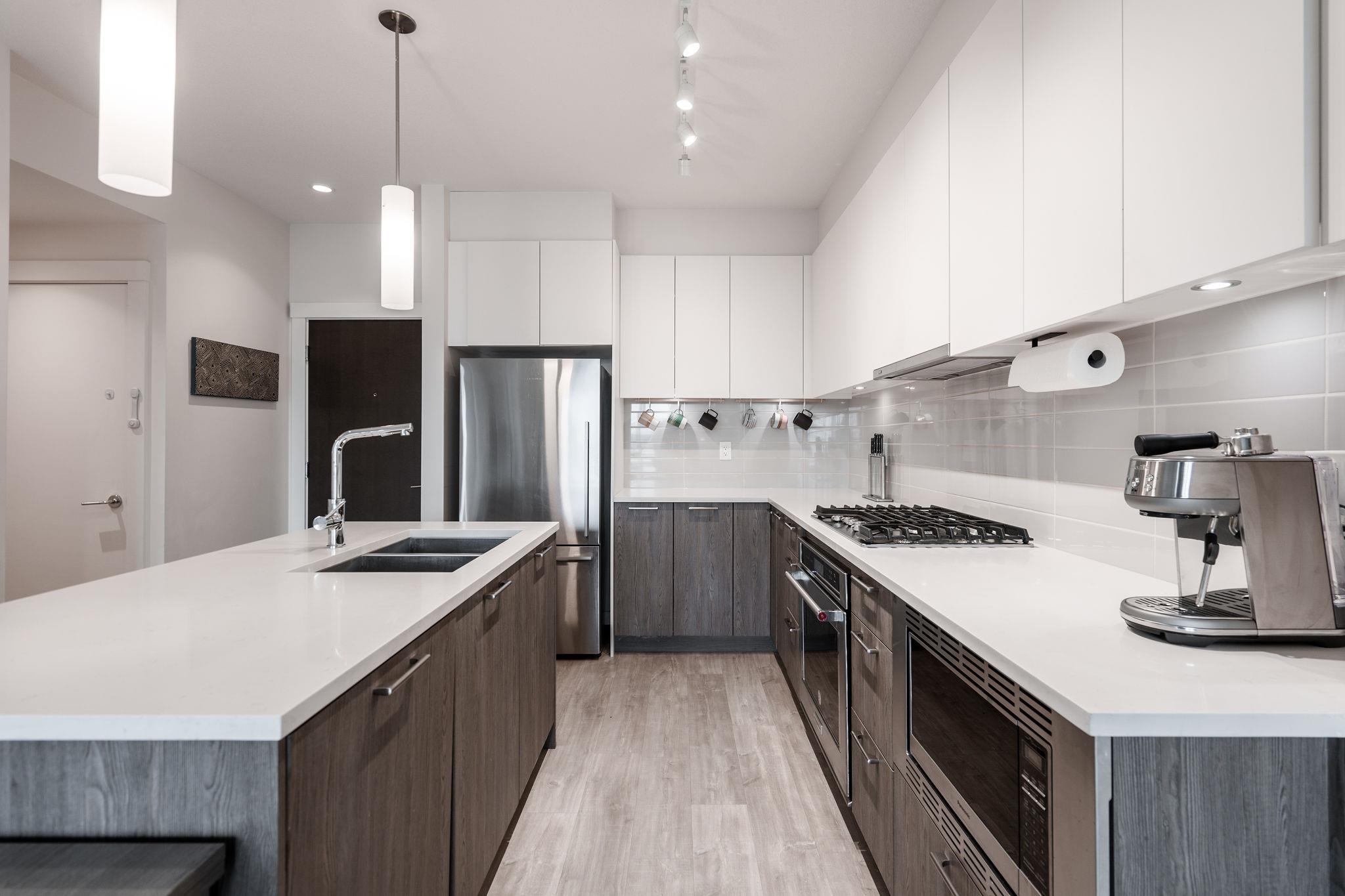 Listing image of 204 625 E 3RD STREET