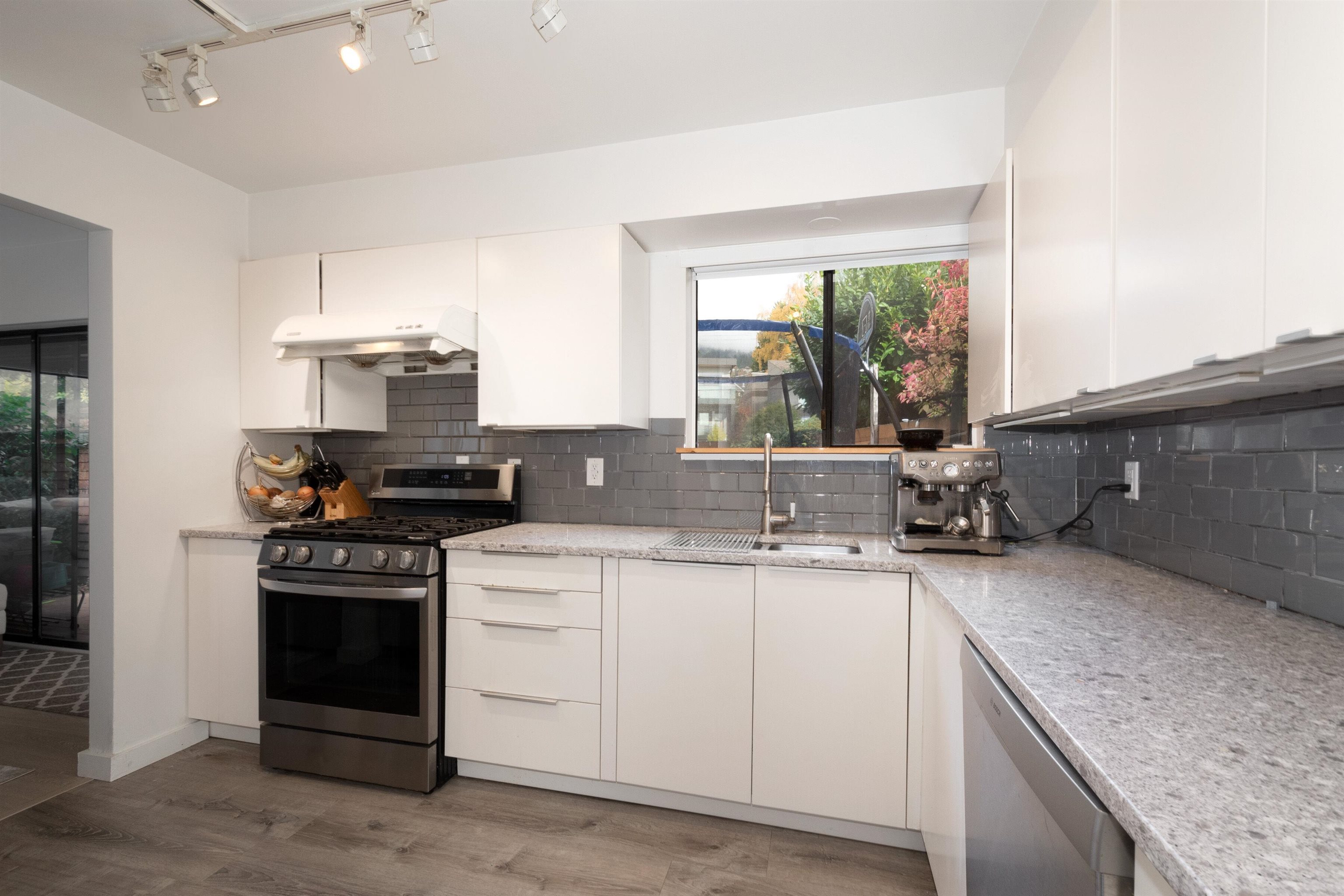 Listing image of 2364 MARINE DRIVE