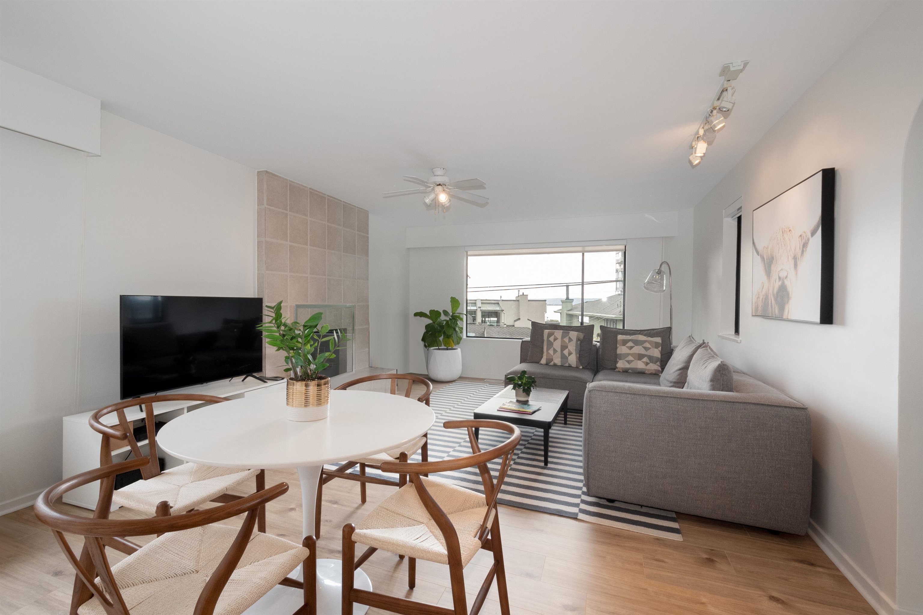 Listing image of 2364 MARINE DRIVE