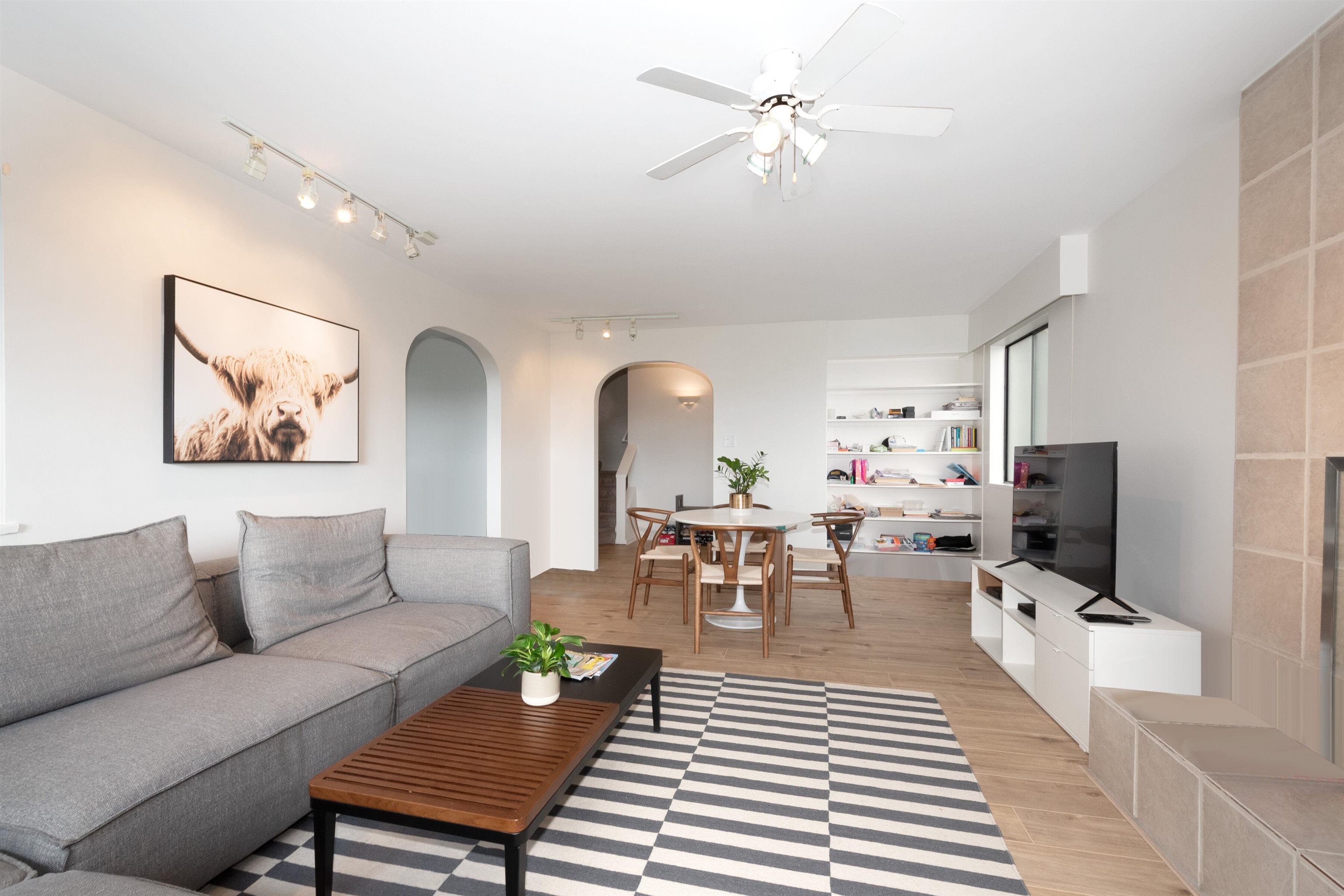 Listing image of 2364 MARINE DRIVE
