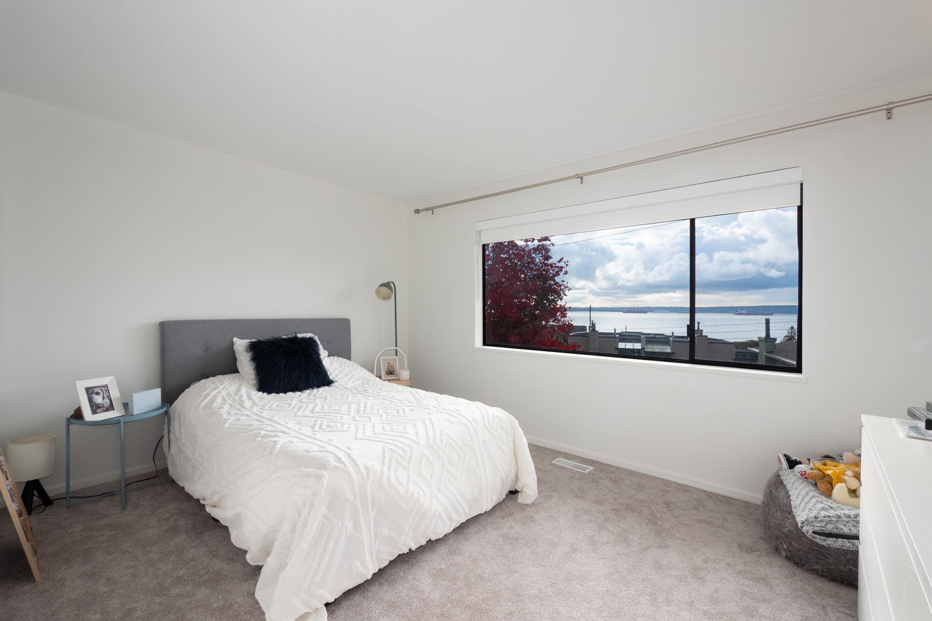 Listing image of 2364 MARINE DRIVE