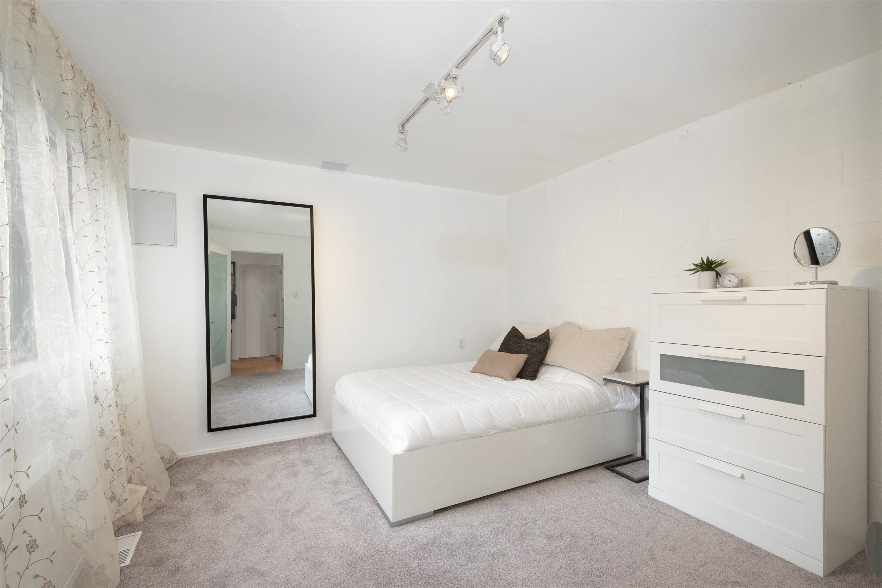Listing image of 2364 MARINE DRIVE