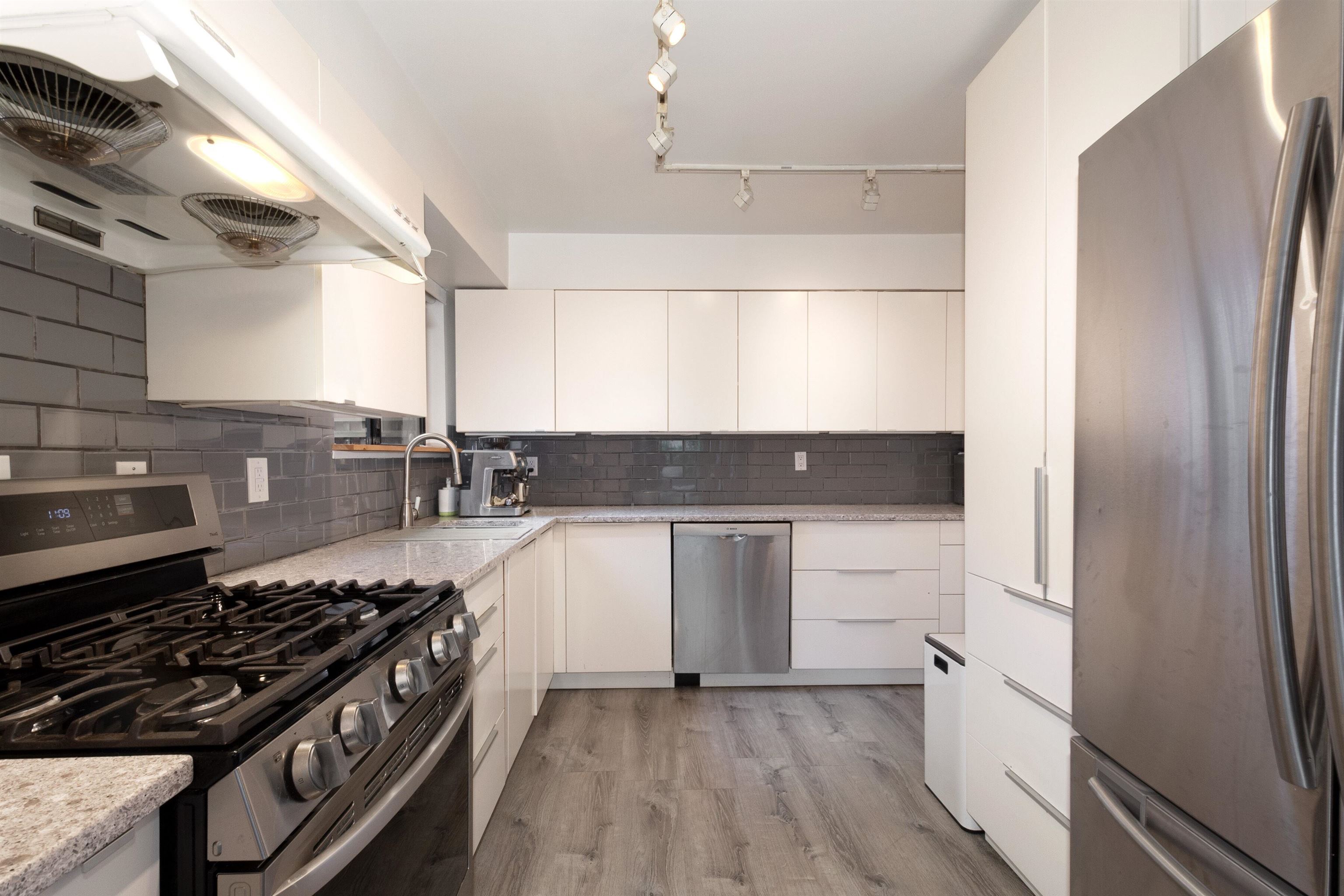 Listing image of 2364 MARINE DRIVE