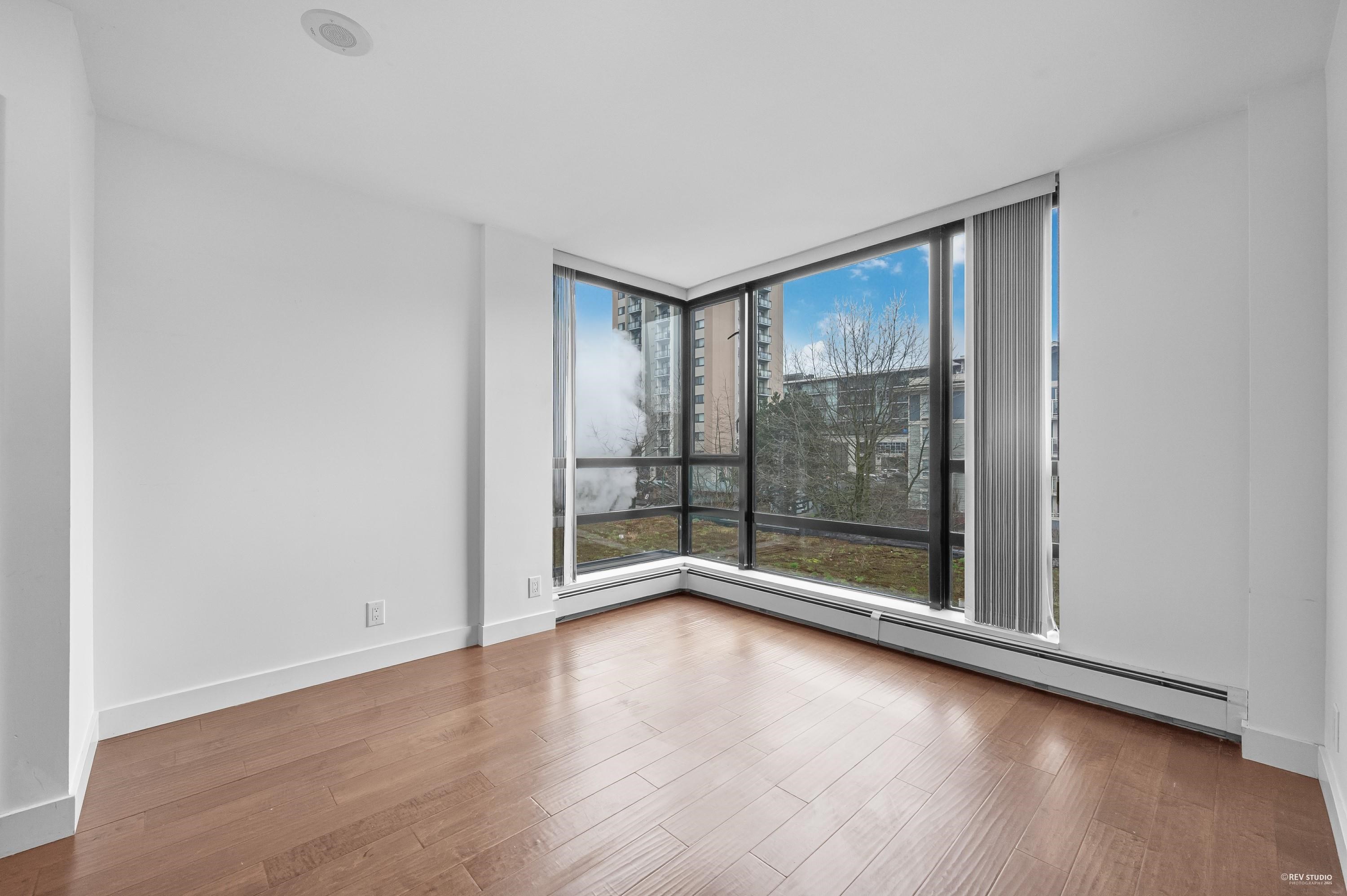 Listing image of 605 151 W 2ND STREET