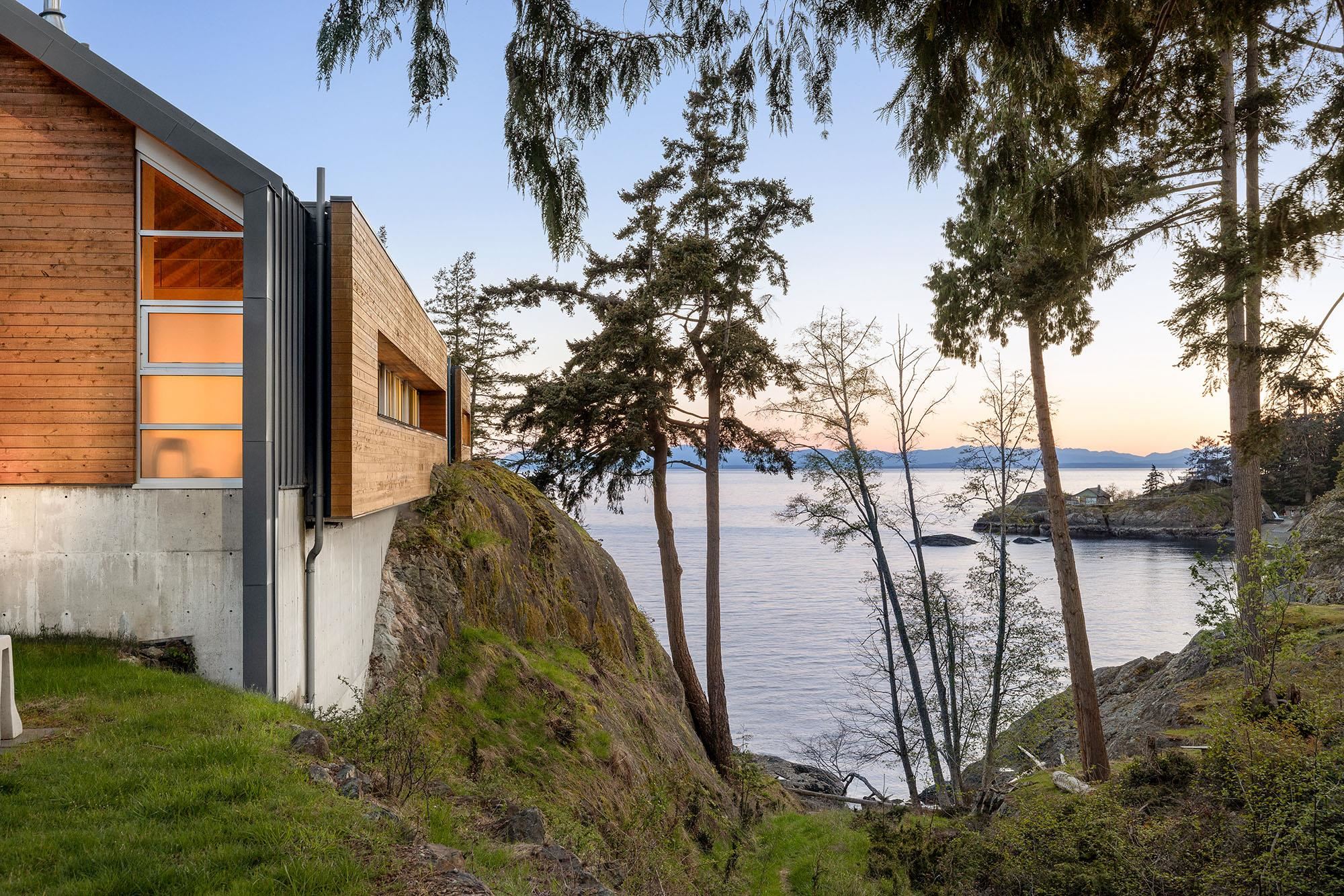 Listing image of 931 OCEAN PARK LANE