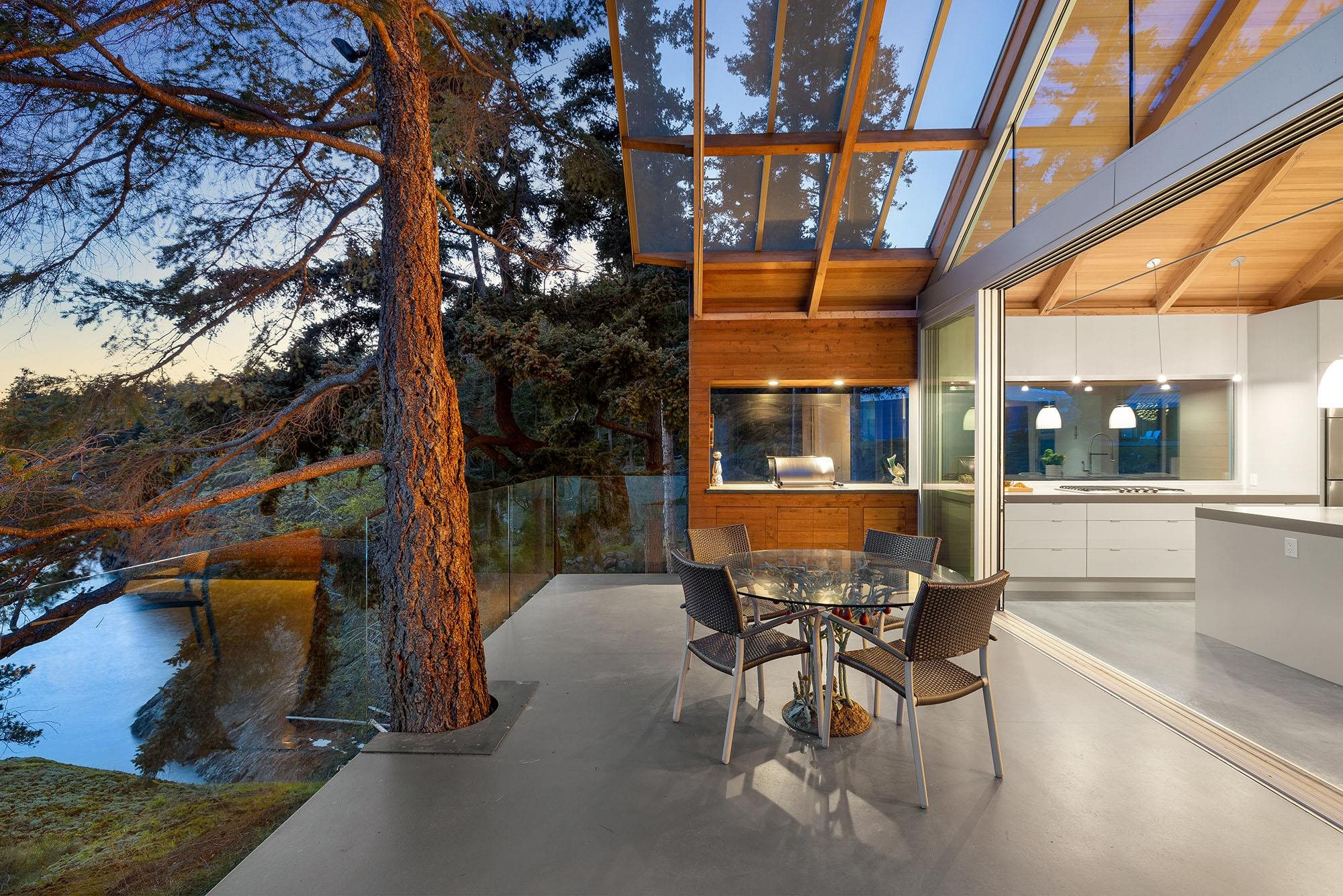 Listing image of 931 OCEAN PARK LANE