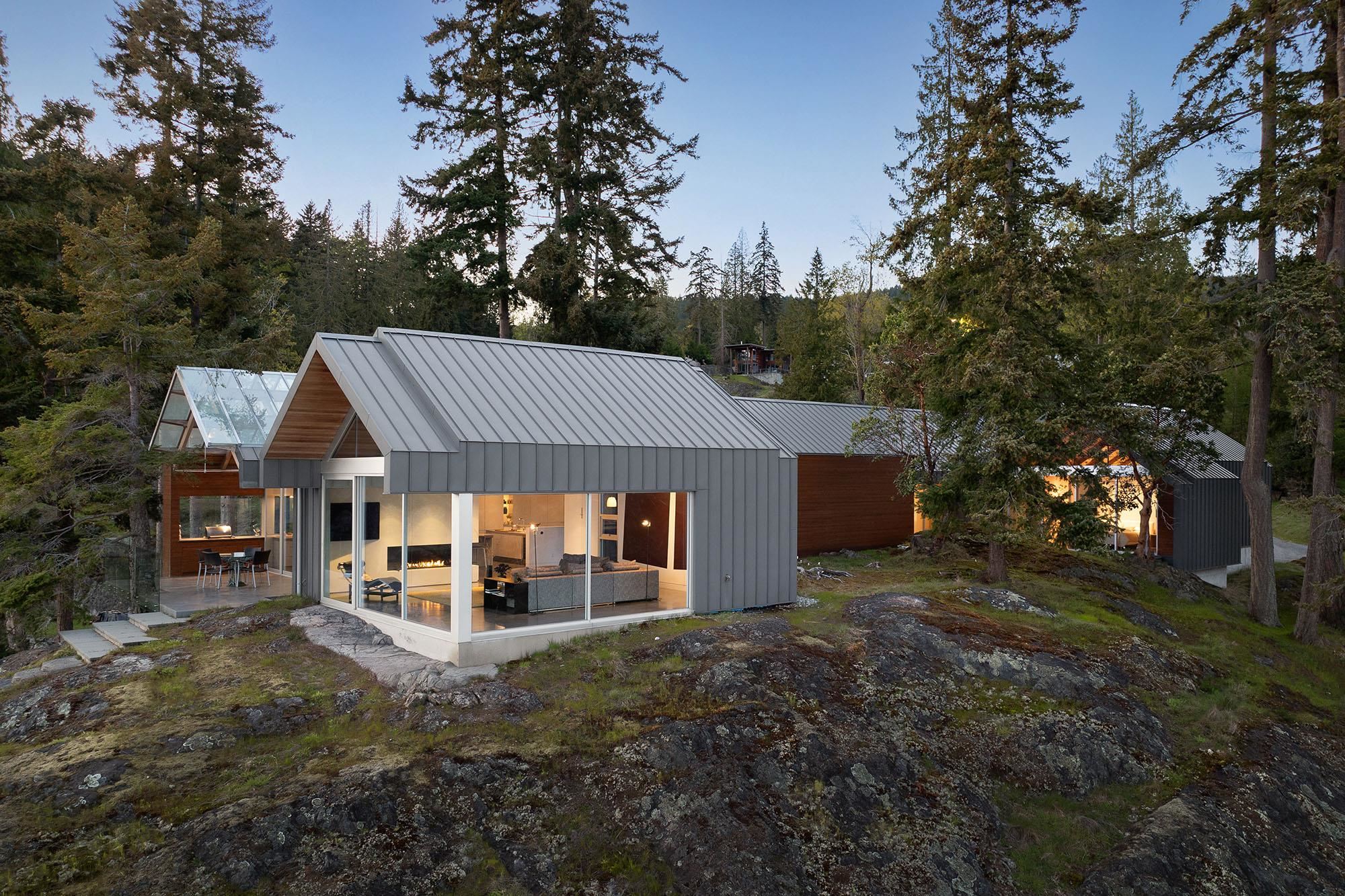 Listing image of 931 OCEAN PARK LANE