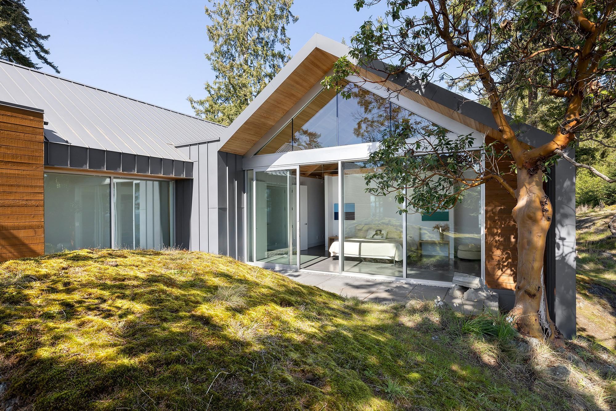 Listing image of 931 OCEAN PARK LANE