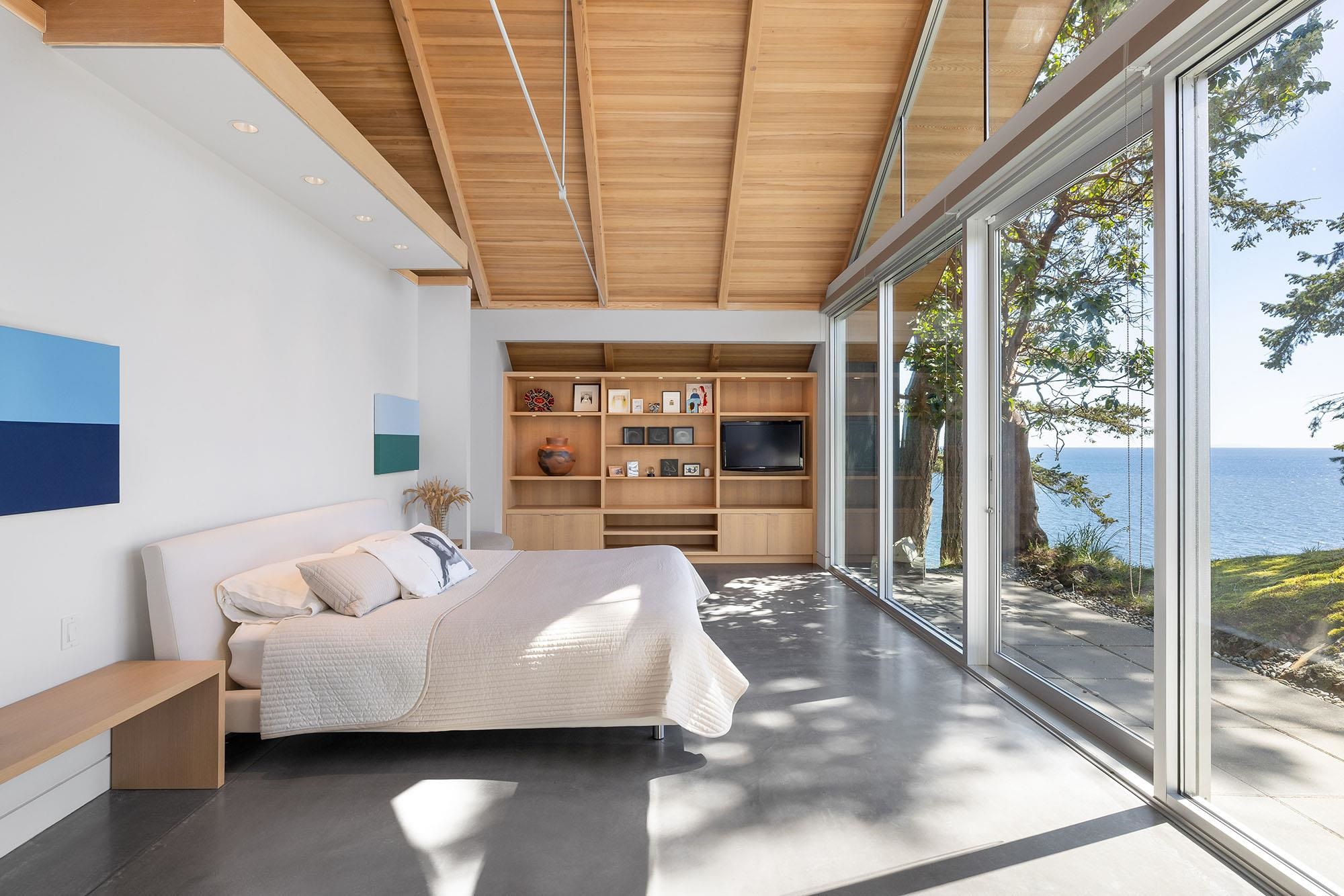 Listing image of 931 OCEAN PARK LANE