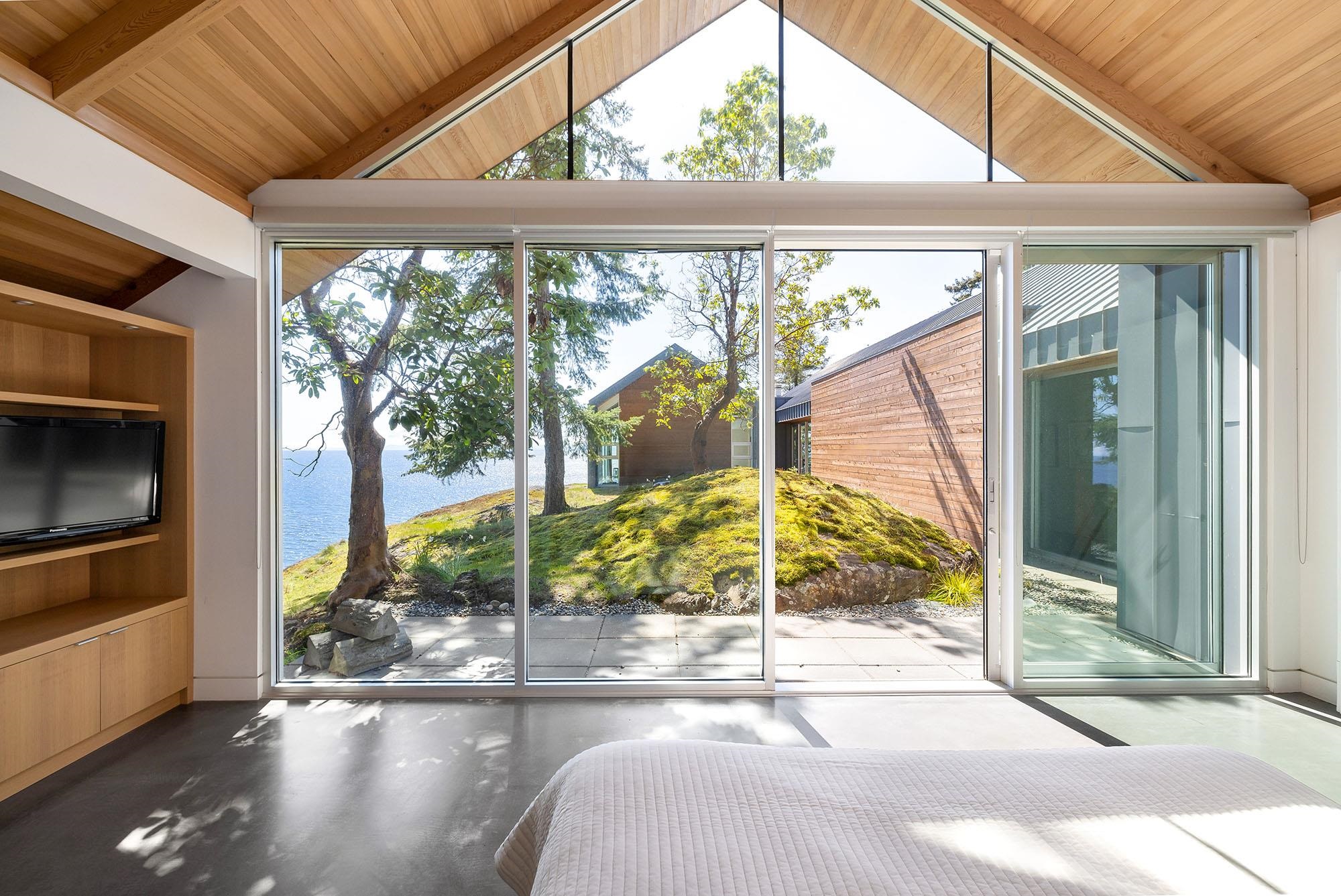 Listing image of 931 OCEAN PARK LANE