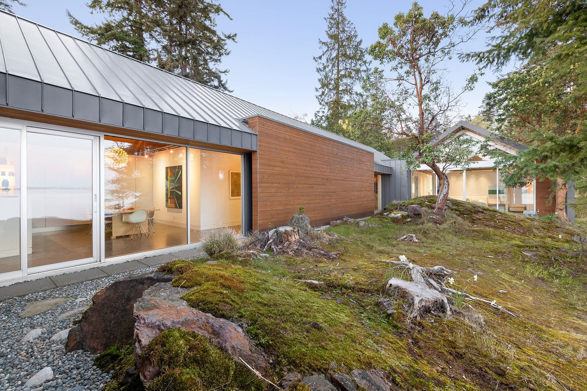 Listing image of 931 OCEAN PARK LANE