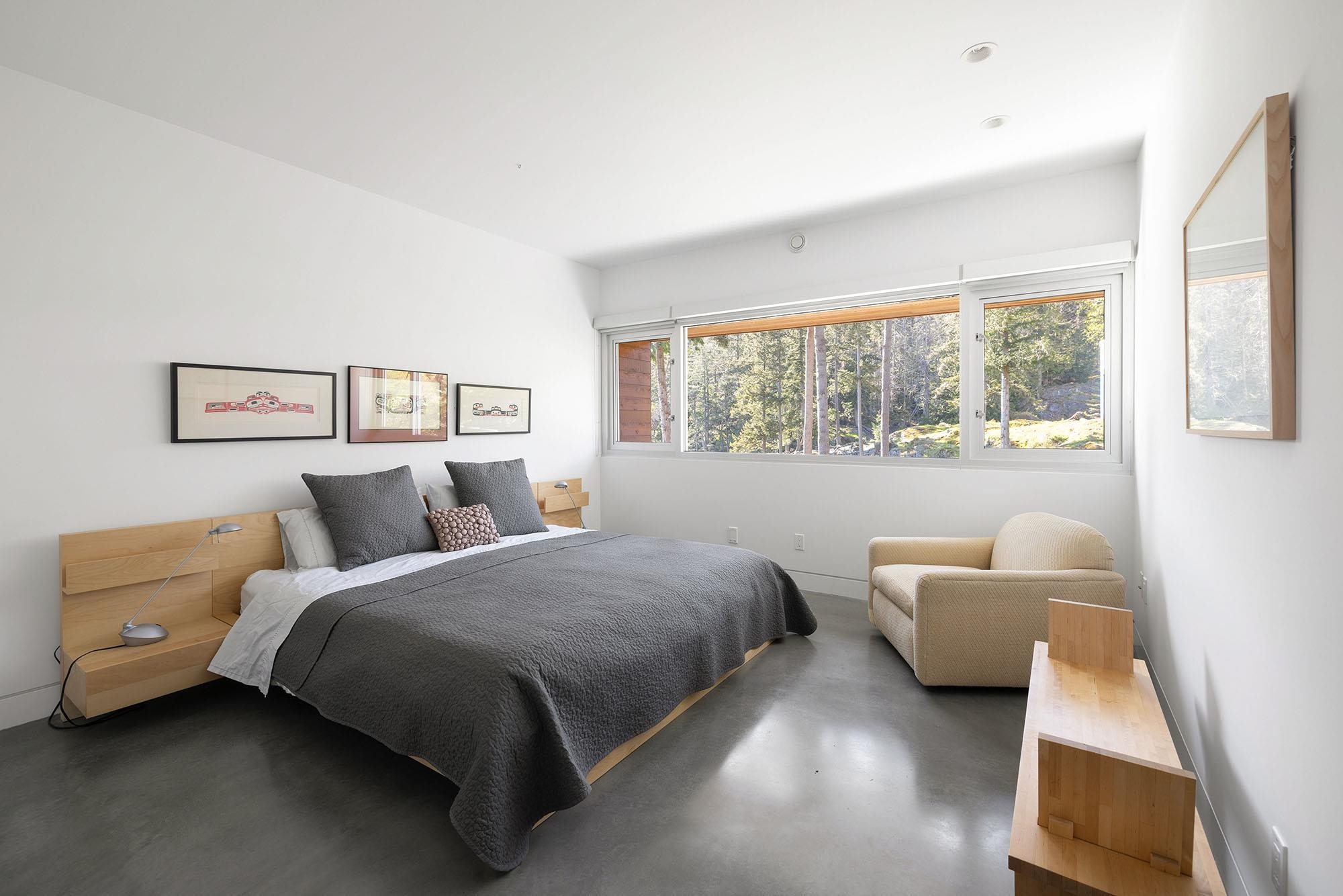 Listing image of 931 OCEAN PARK LANE