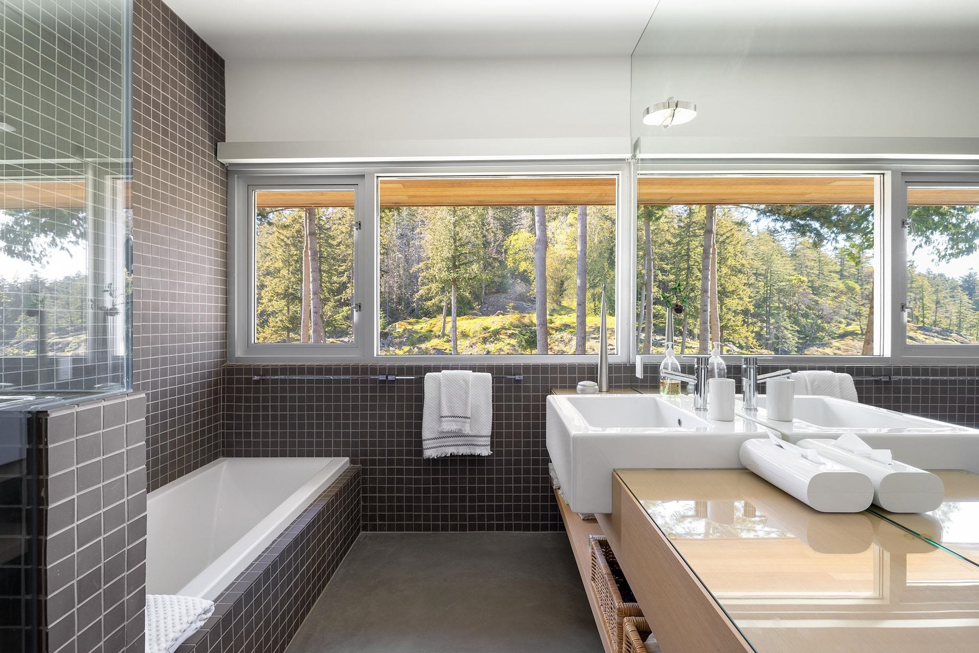 Listing image of 931 OCEAN PARK LANE