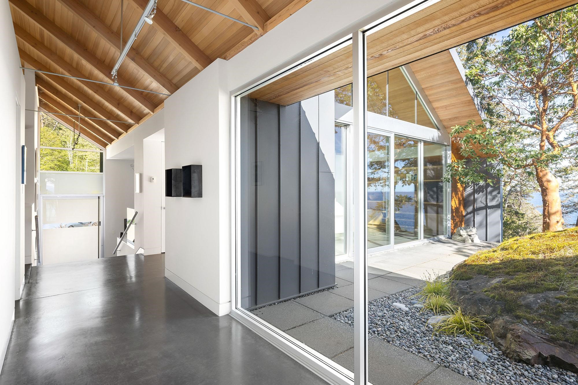 Listing image of 931 OCEAN PARK LANE