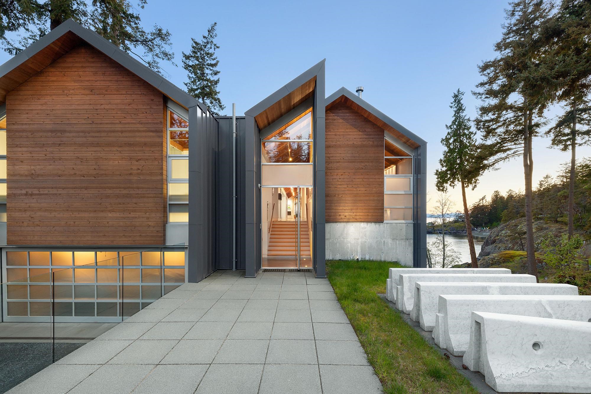Listing image of 931 OCEAN PARK LANE