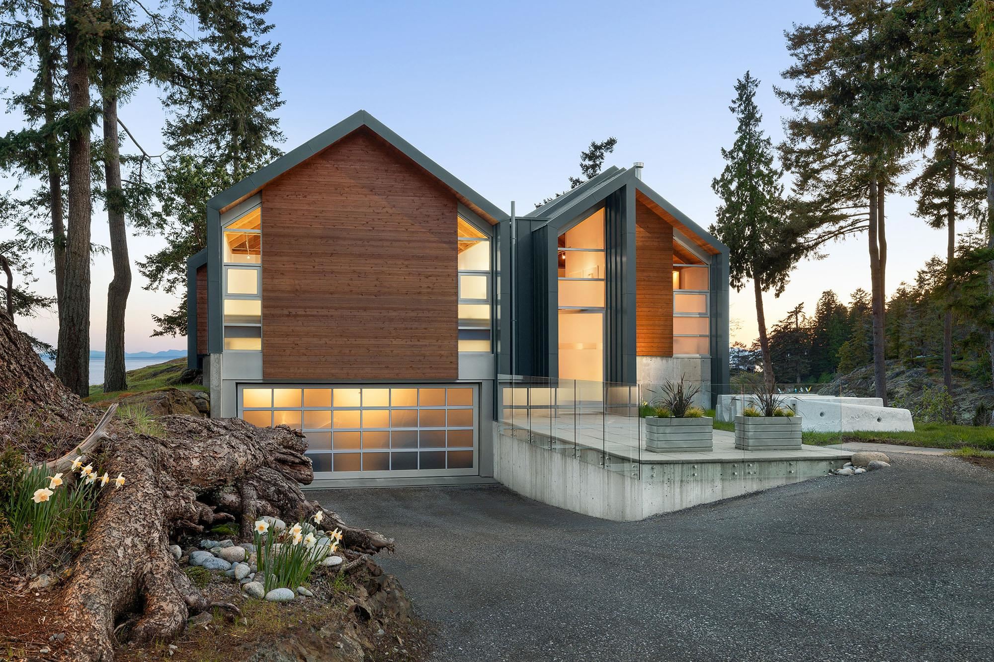 Listing image of 931 OCEAN PARK LANE