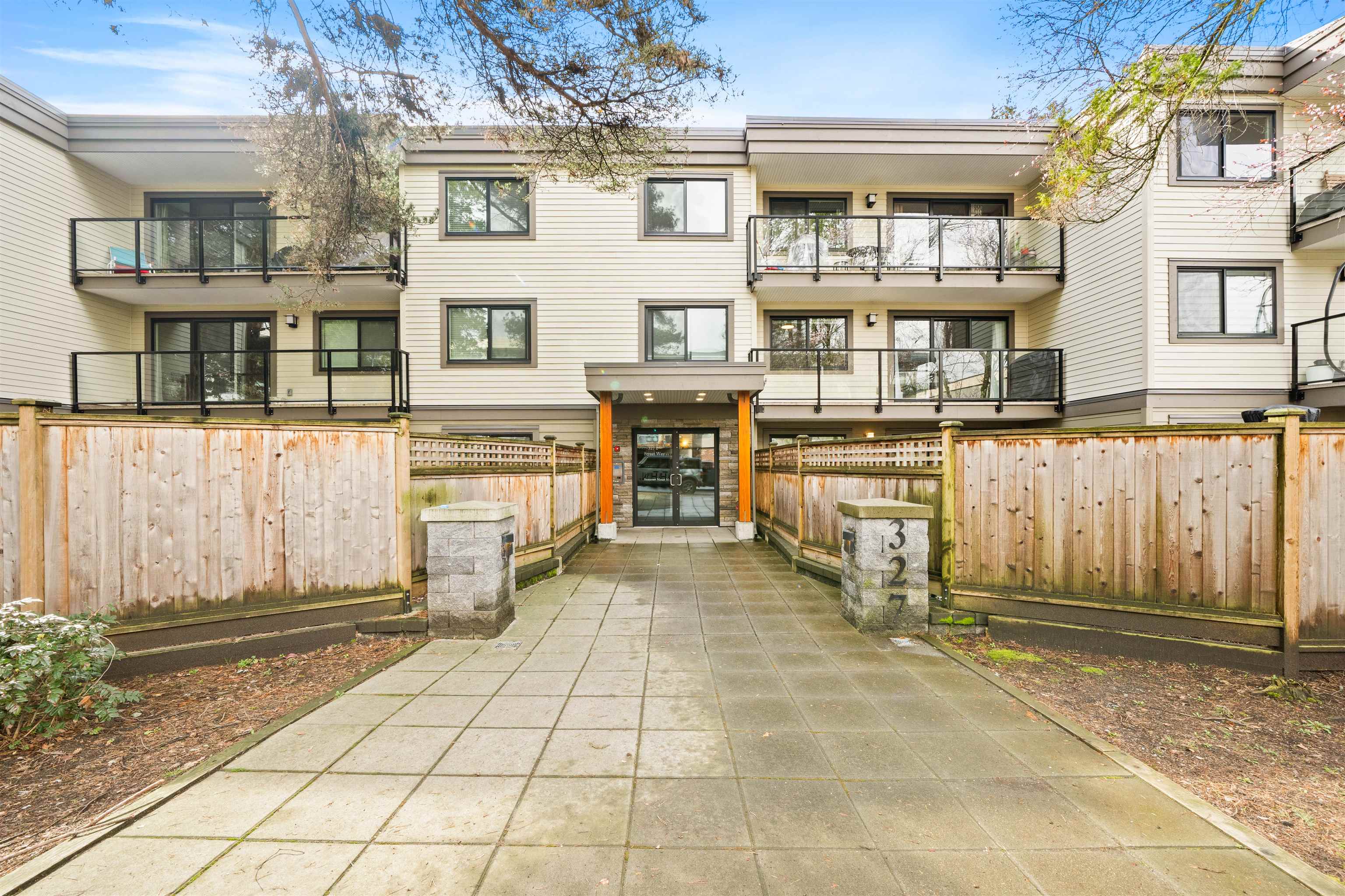 Listing image of 301 327 W 2ND STREET
