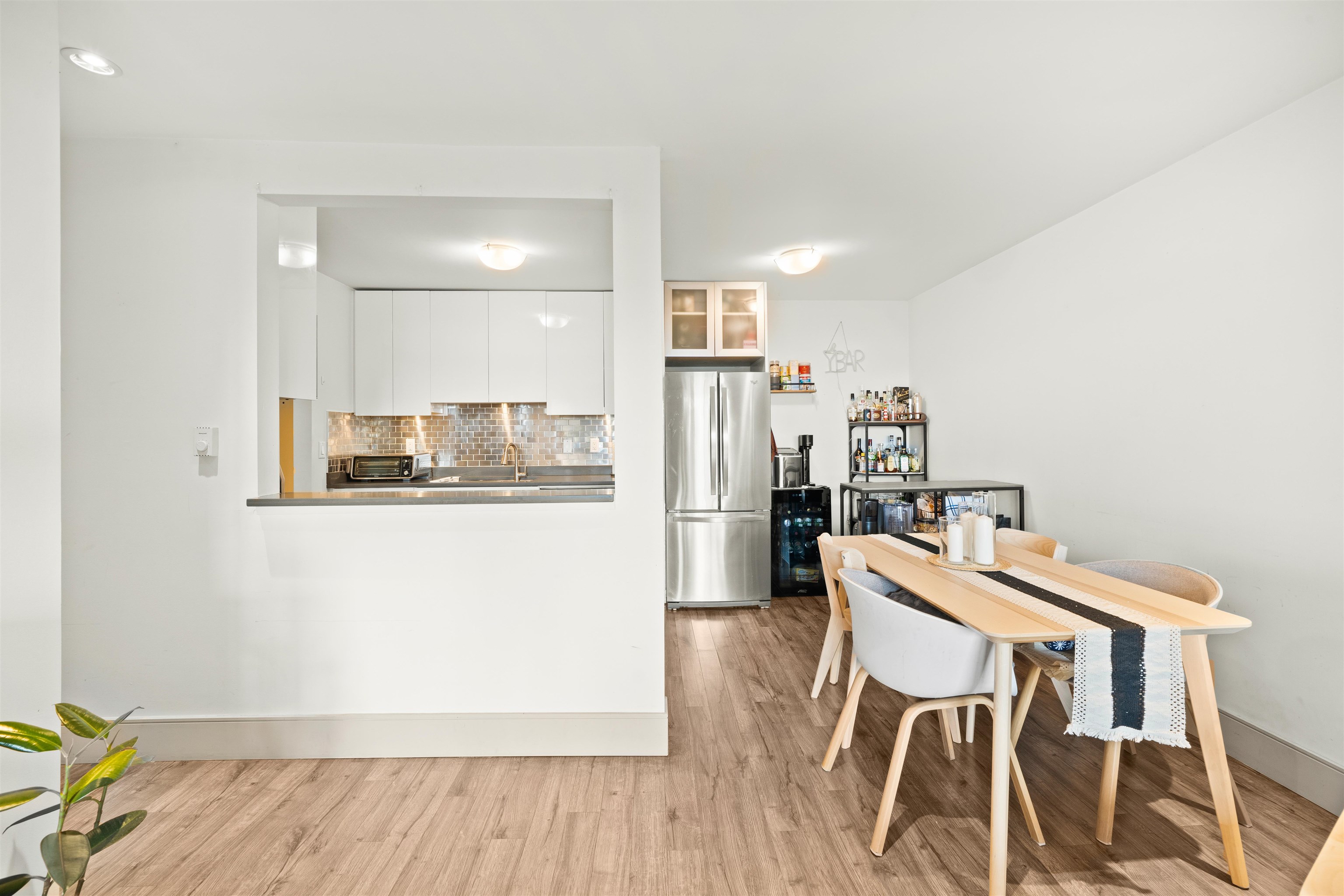 Listing image of 301 327 W 2ND STREET