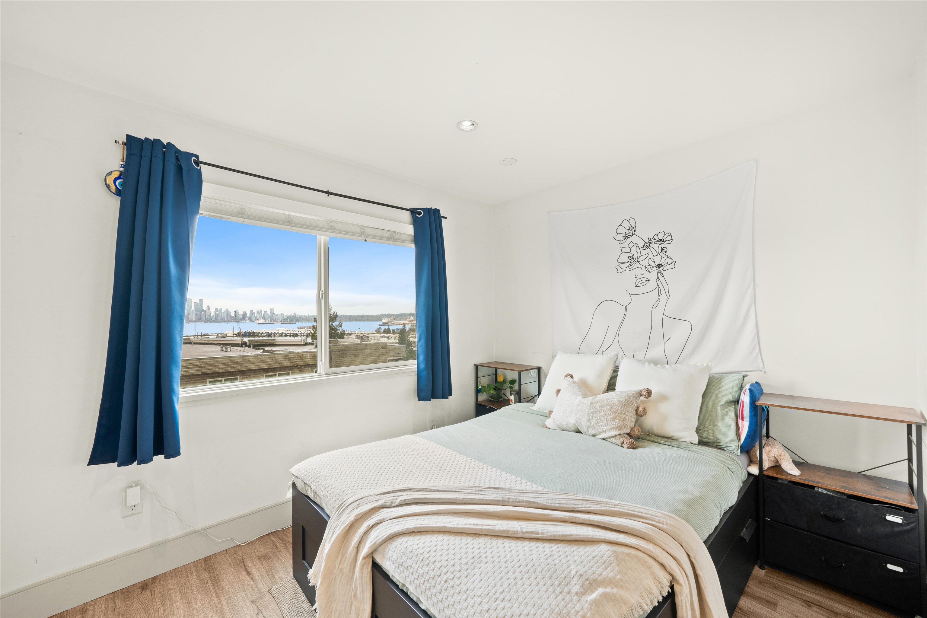 Listing image of 301 327 W 2ND STREET