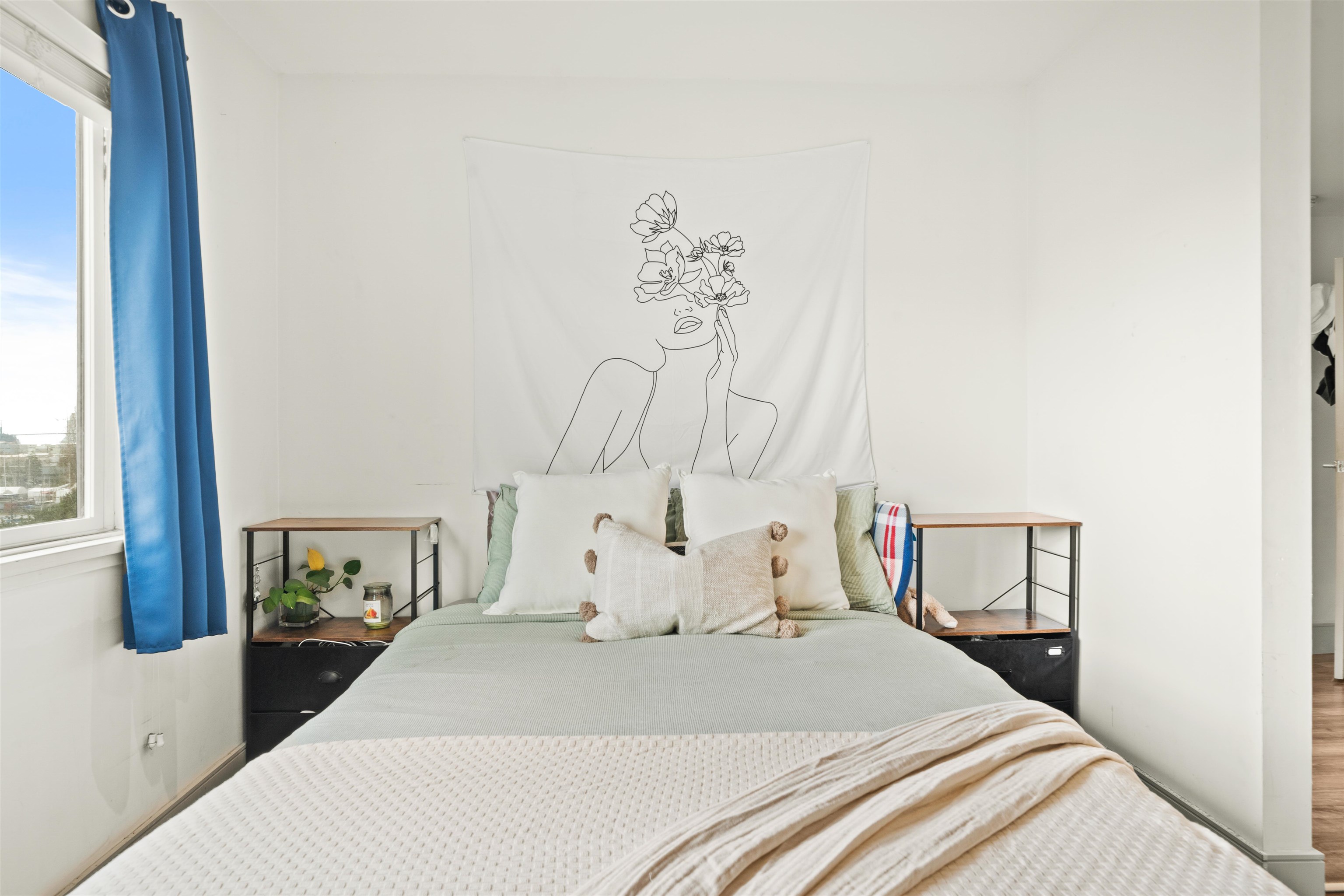 Listing image of 301 327 W 2ND STREET
