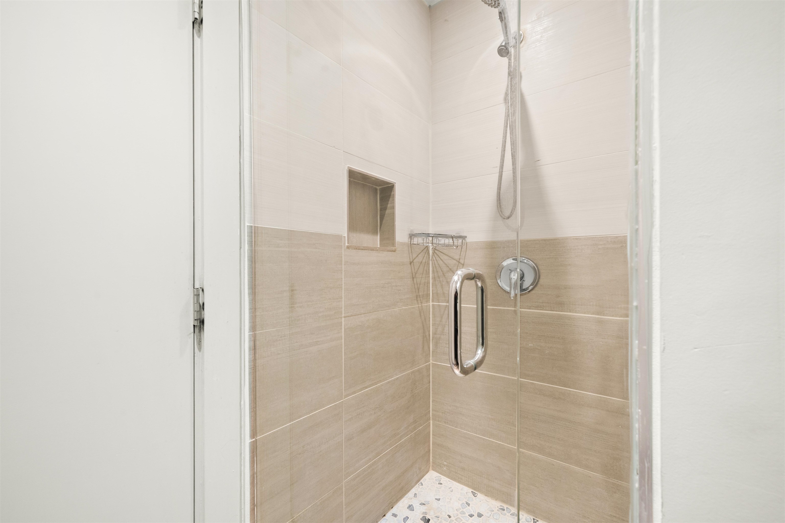 Listing image of 301 327 W 2ND STREET