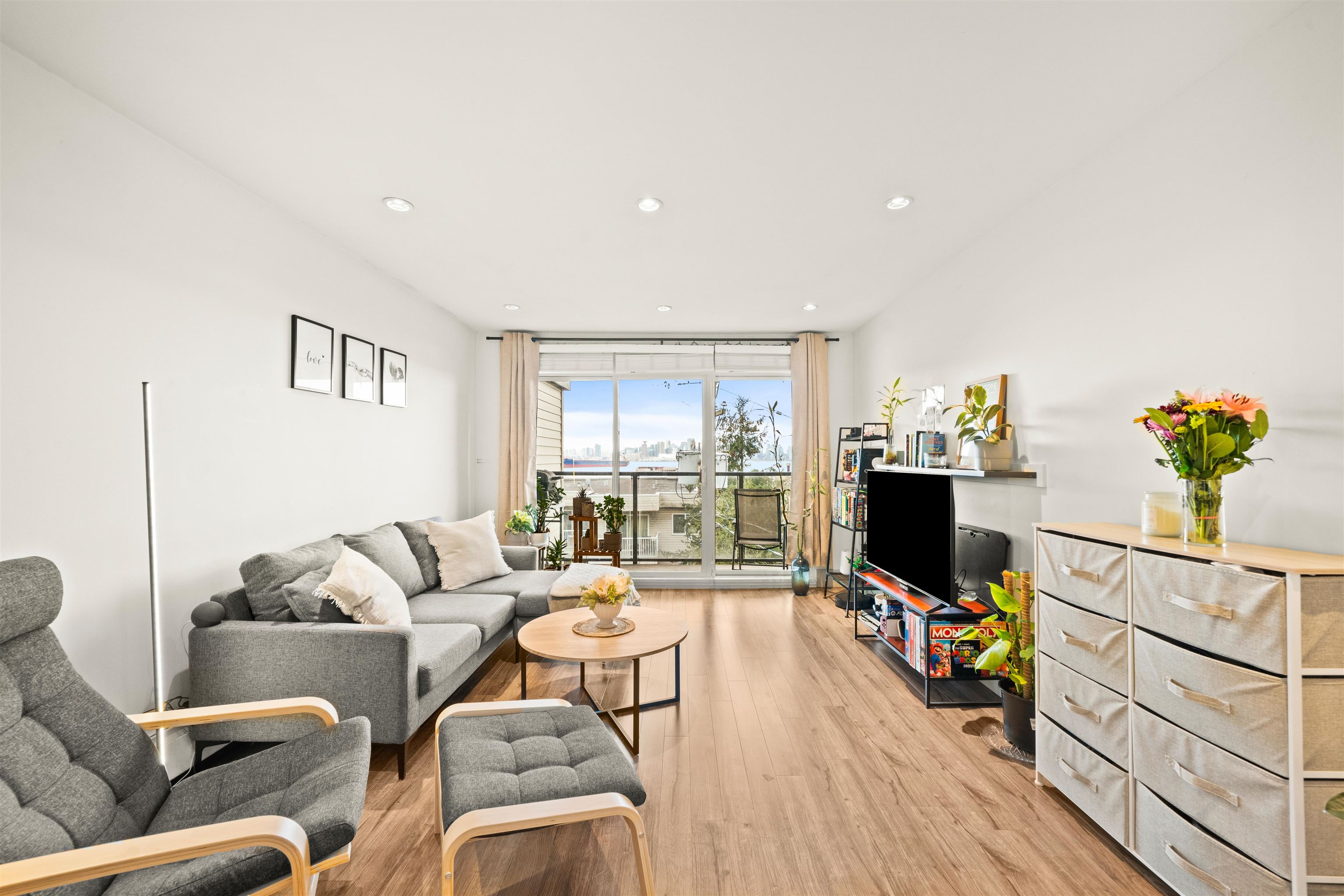 Listing image of 301 327 W 2ND STREET