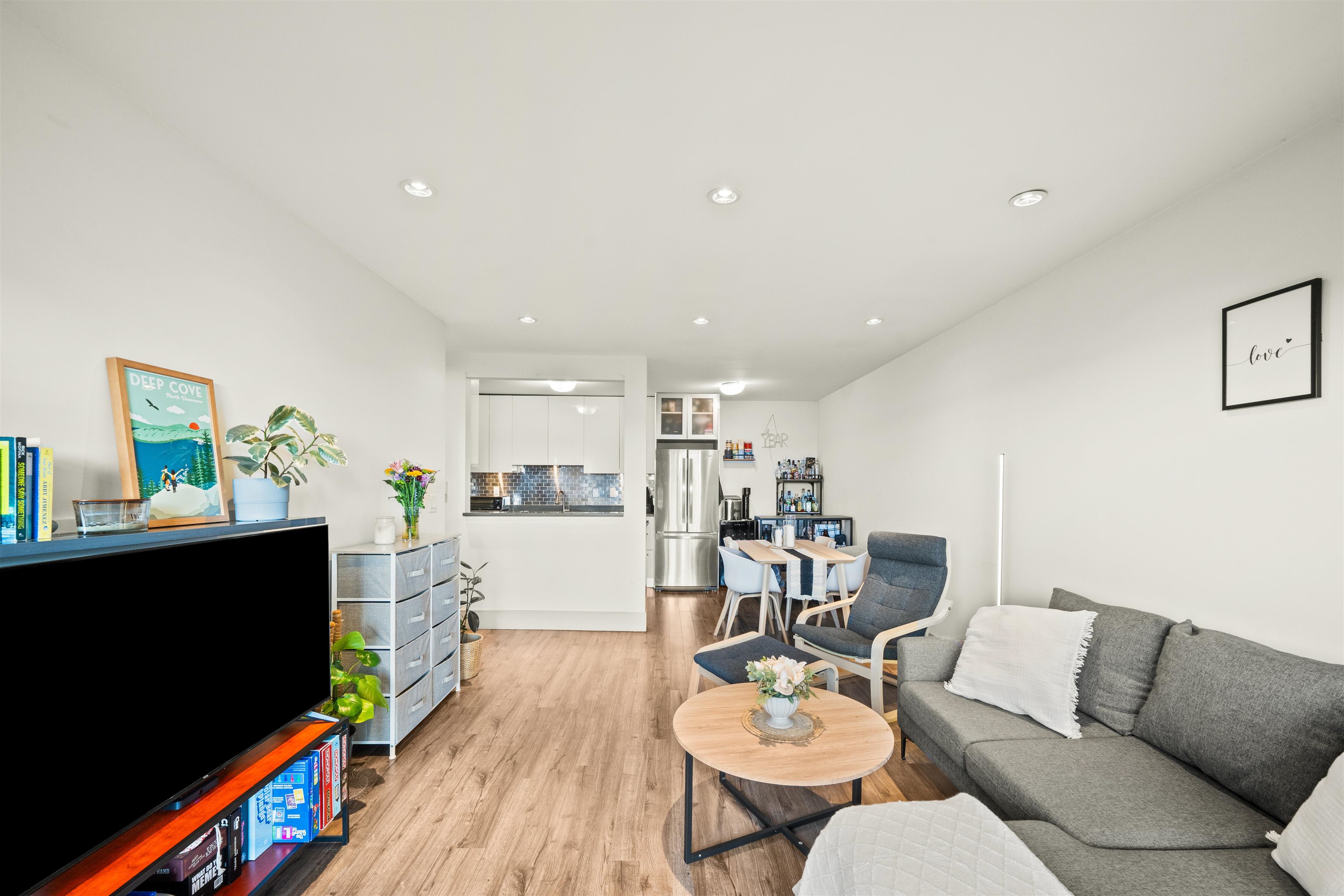 Listing image of 301 327 W 2ND STREET