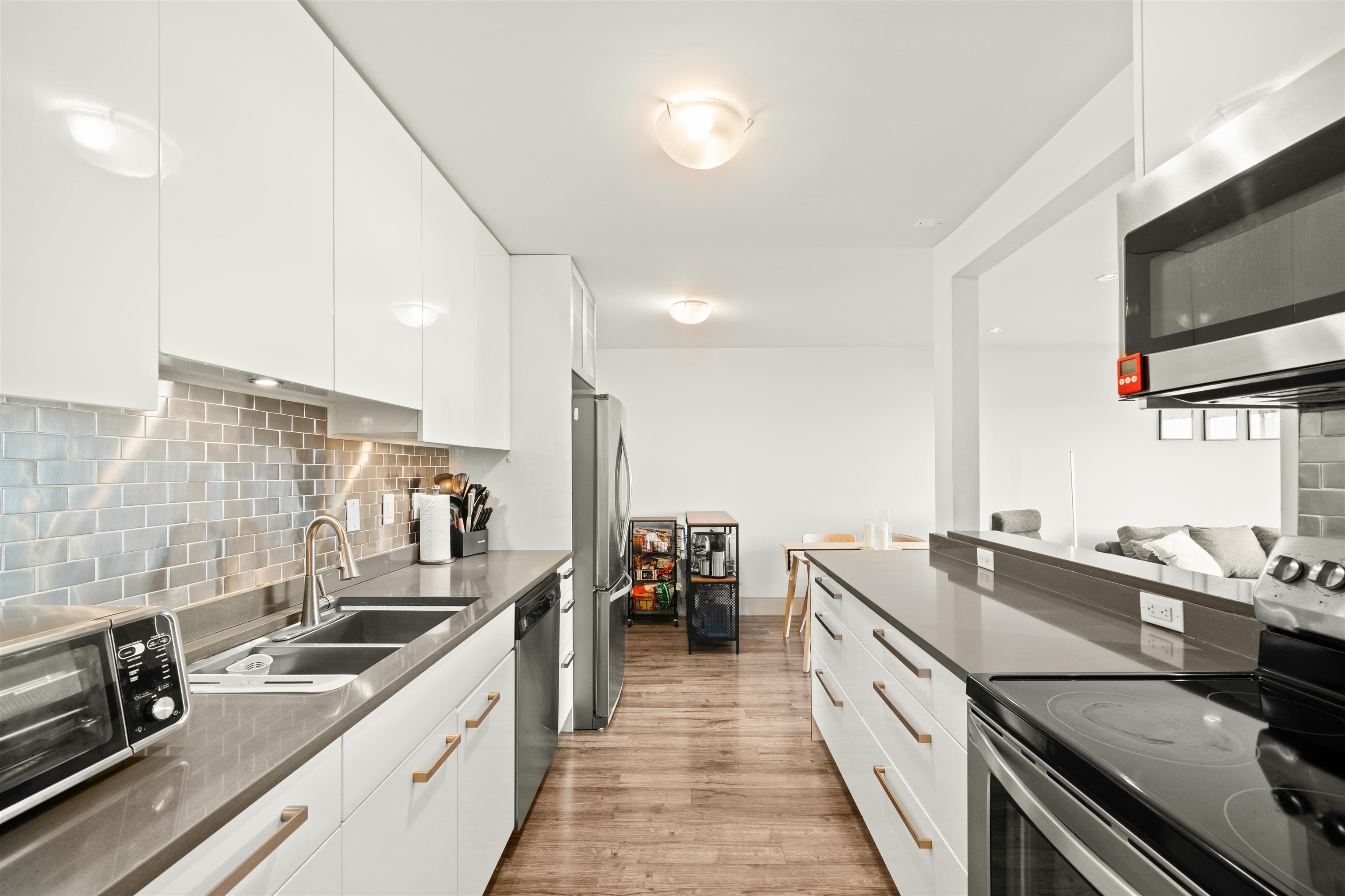 Listing image of 301 327 W 2ND STREET