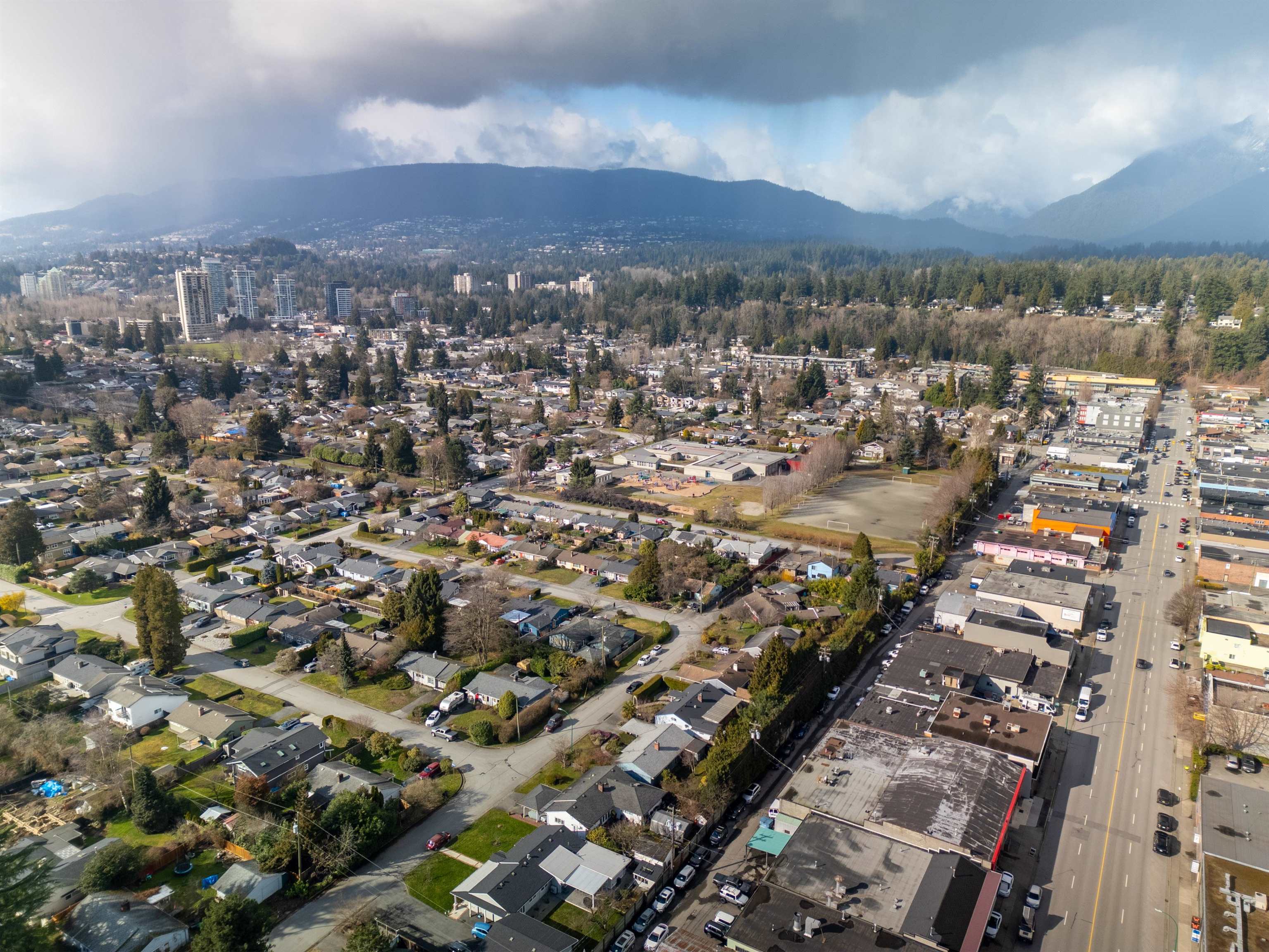 Listing image of 1202 PINEWOOD CRESCENT