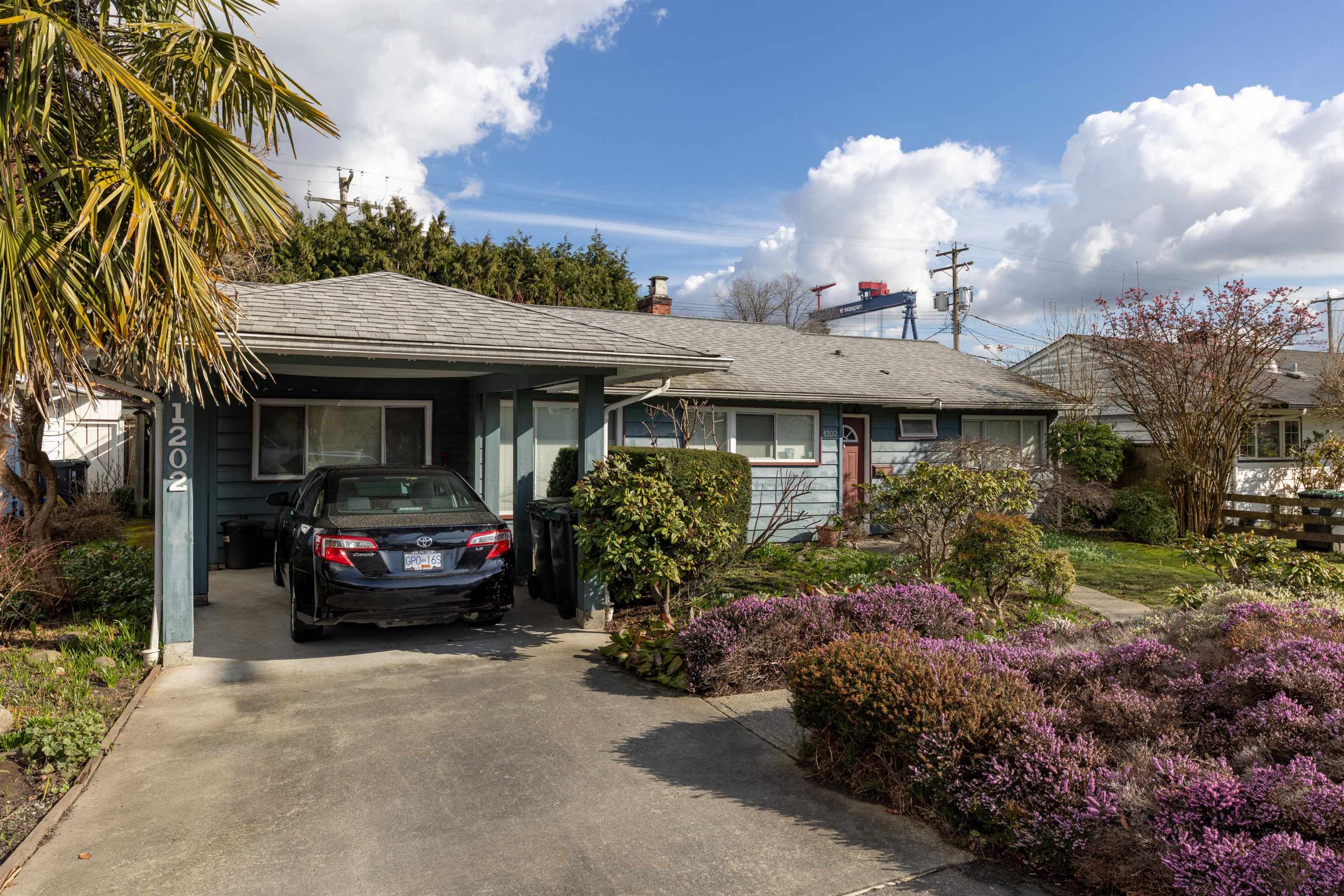 Listing image of 1202 PINEWOOD CRESCENT