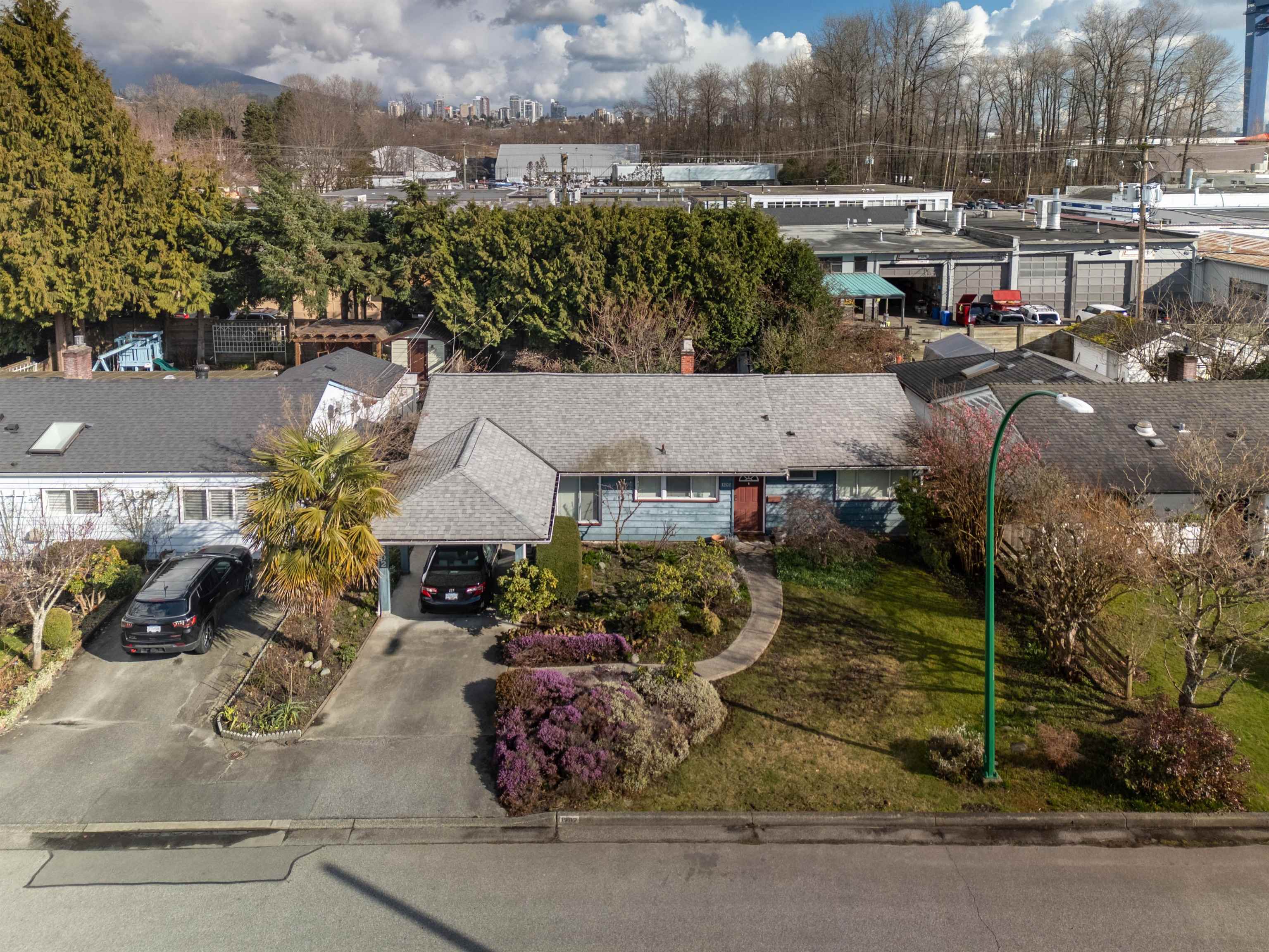 Listing image of 1202 PINEWOOD CRESCENT