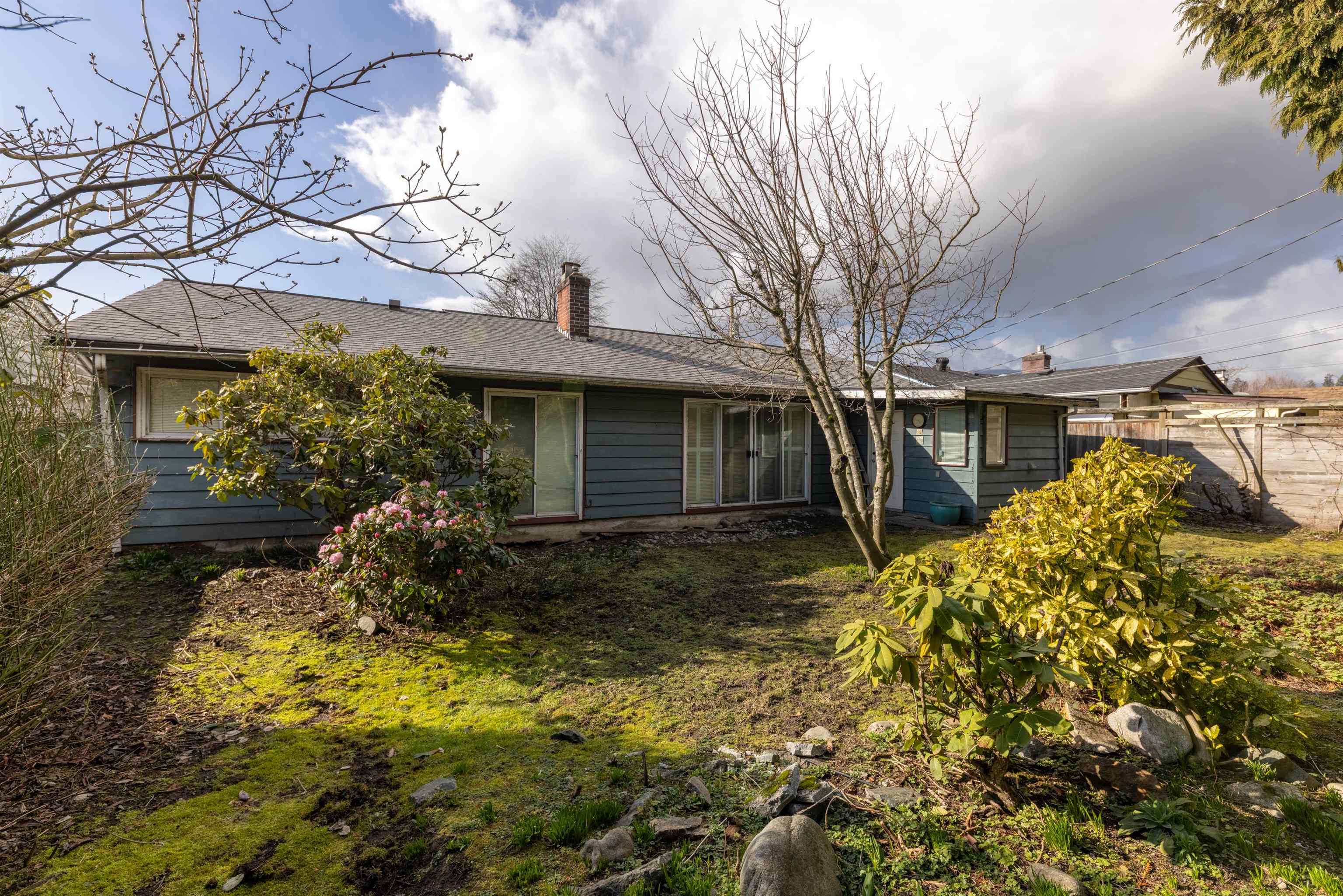 Listing image of 1202 PINEWOOD CRESCENT