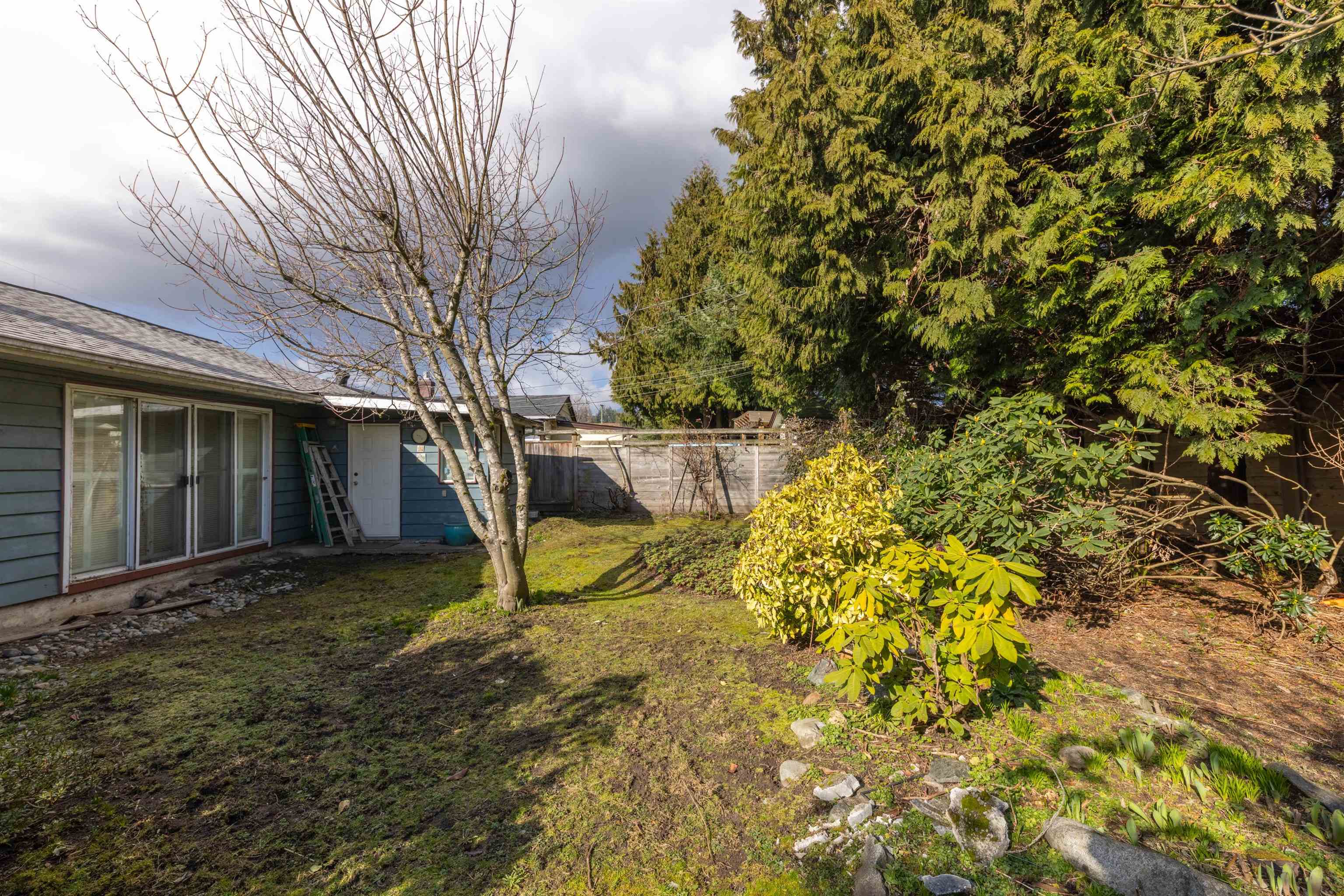 Listing image of 1202 PINEWOOD CRESCENT