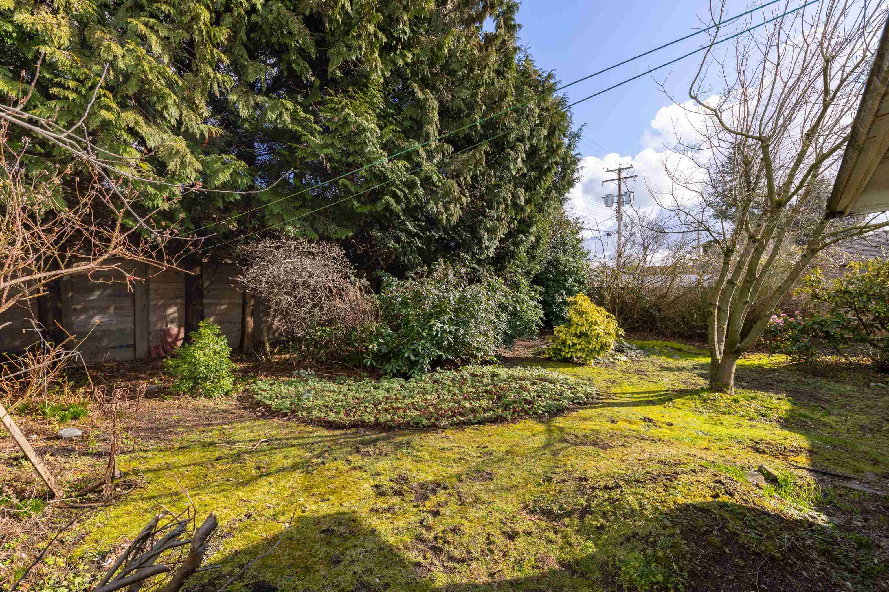 Listing image of 1202 PINEWOOD CRESCENT
