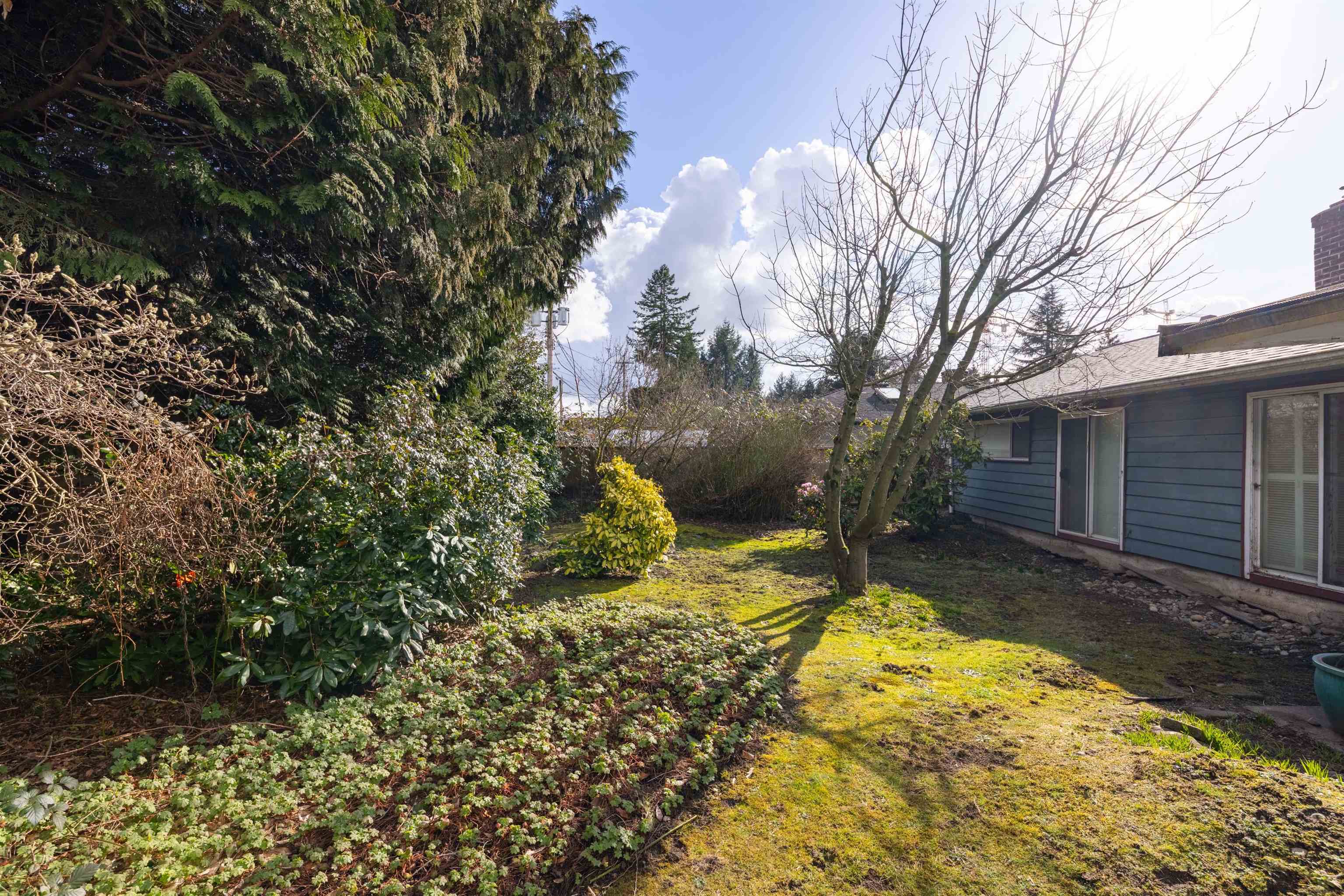 Listing image of 1202 PINEWOOD CRESCENT
