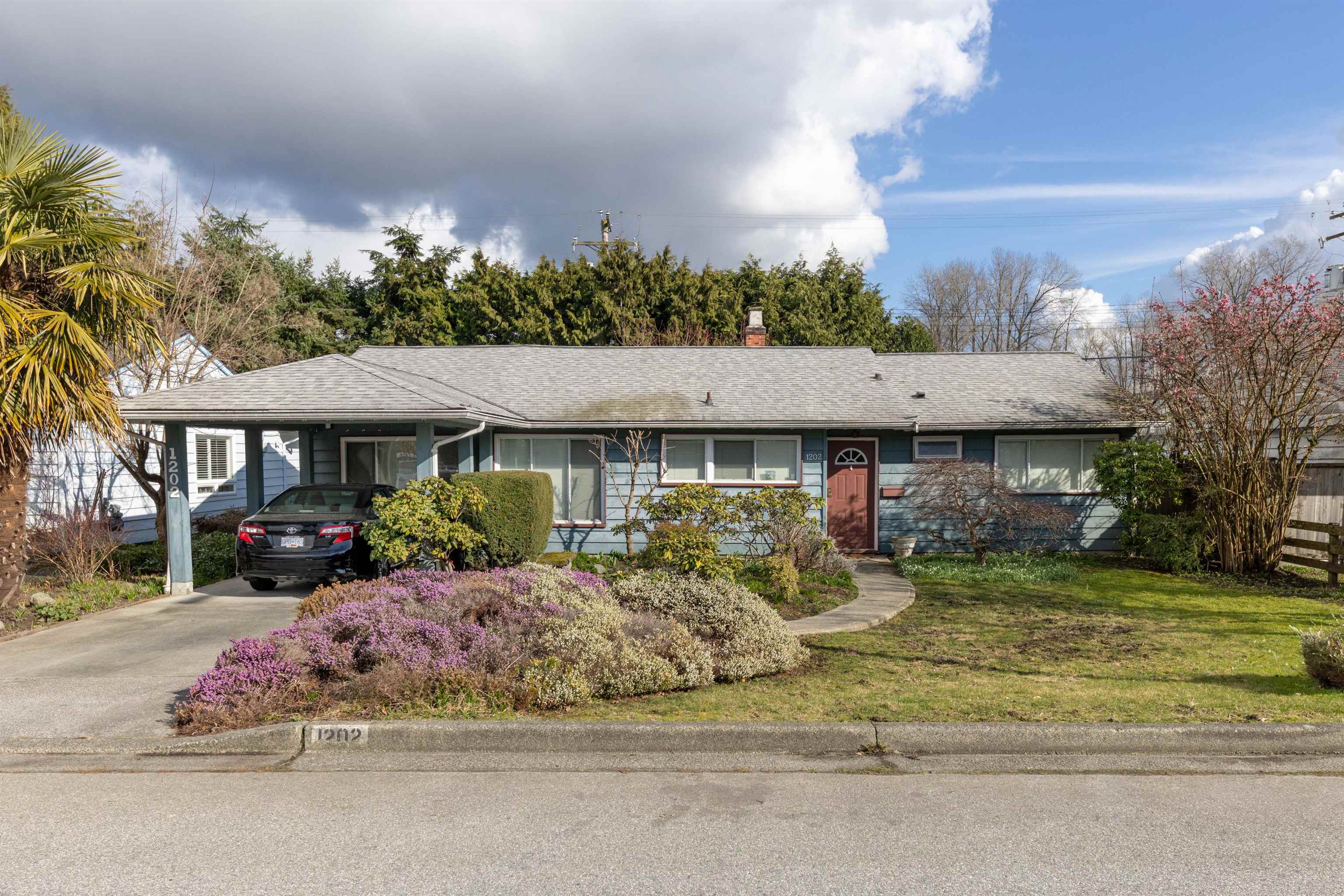 Listing image of 1202 PINEWOOD CRESCENT