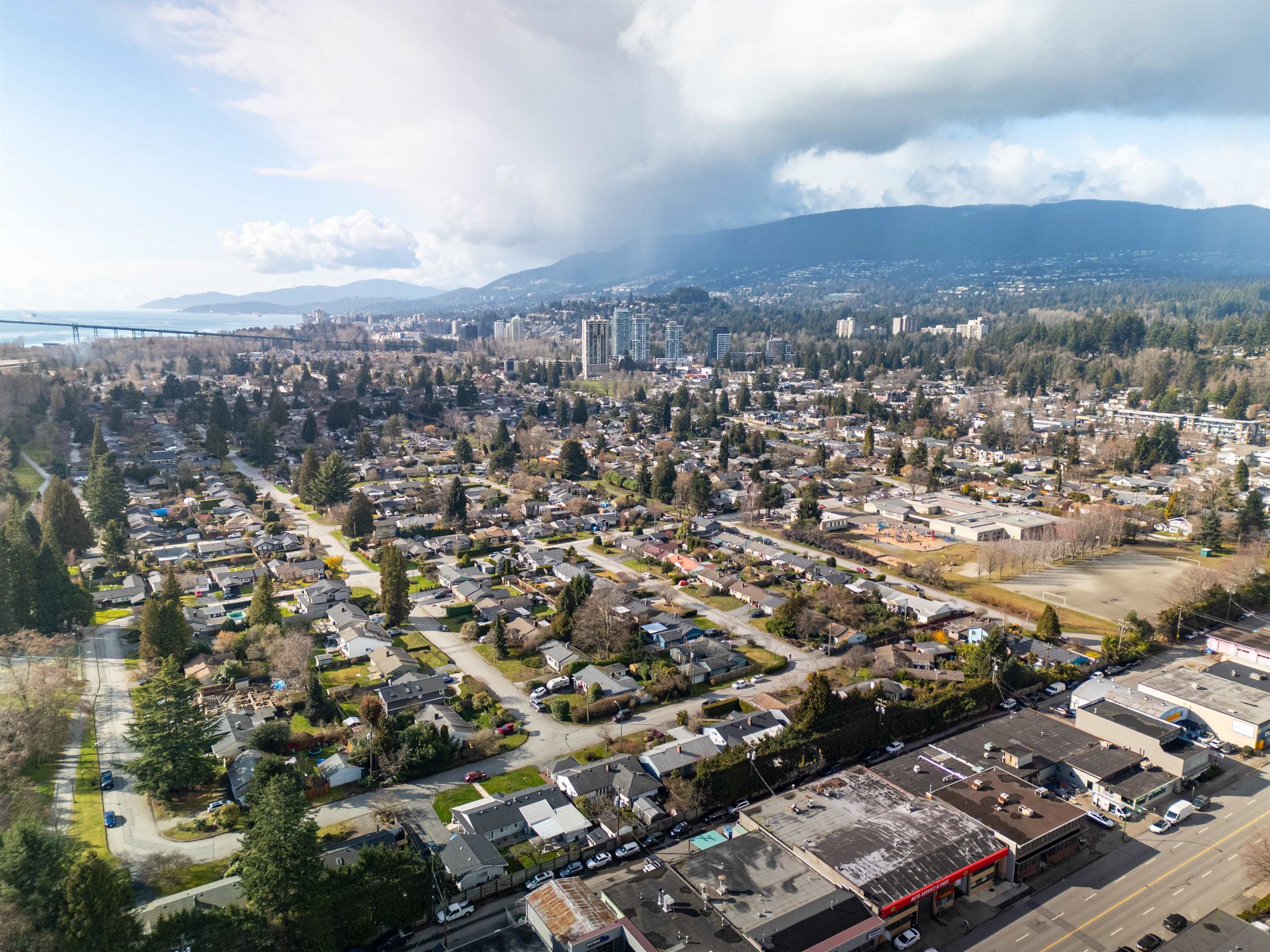 Listing image of 1202 PINEWOOD CRESCENT