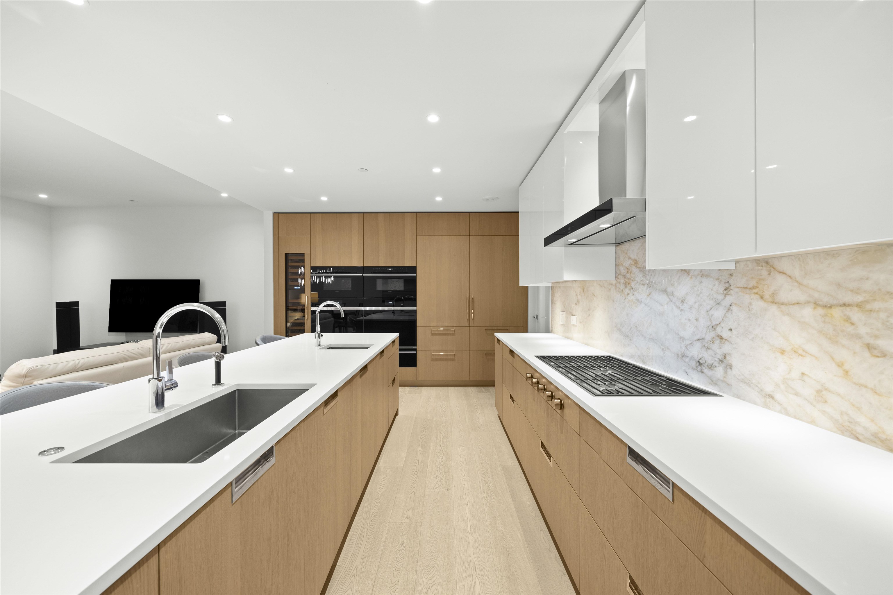 Listing image of 405 1355 BELLEVUE AVENUE