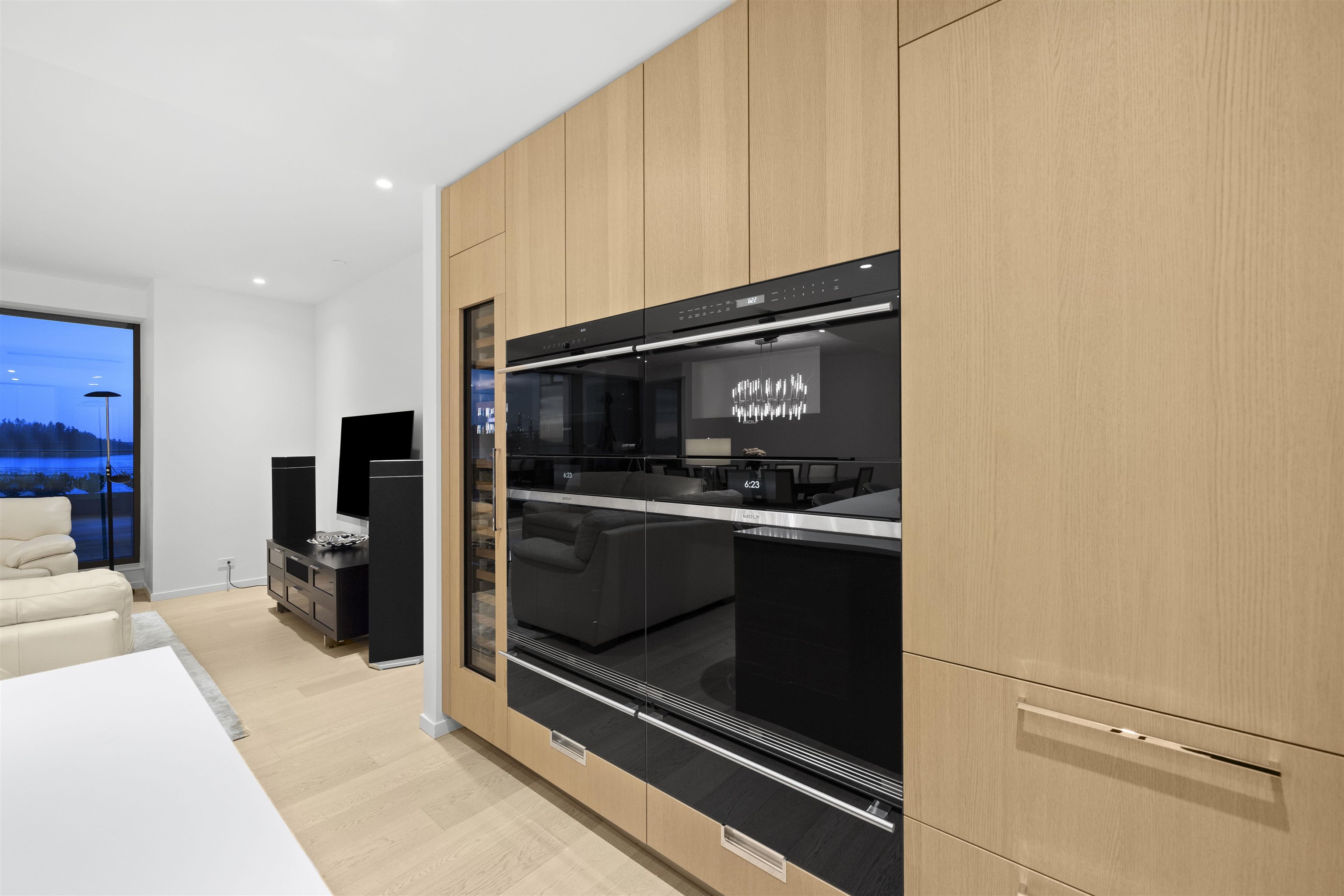 Listing image of 405 1355 BELLEVUE AVENUE