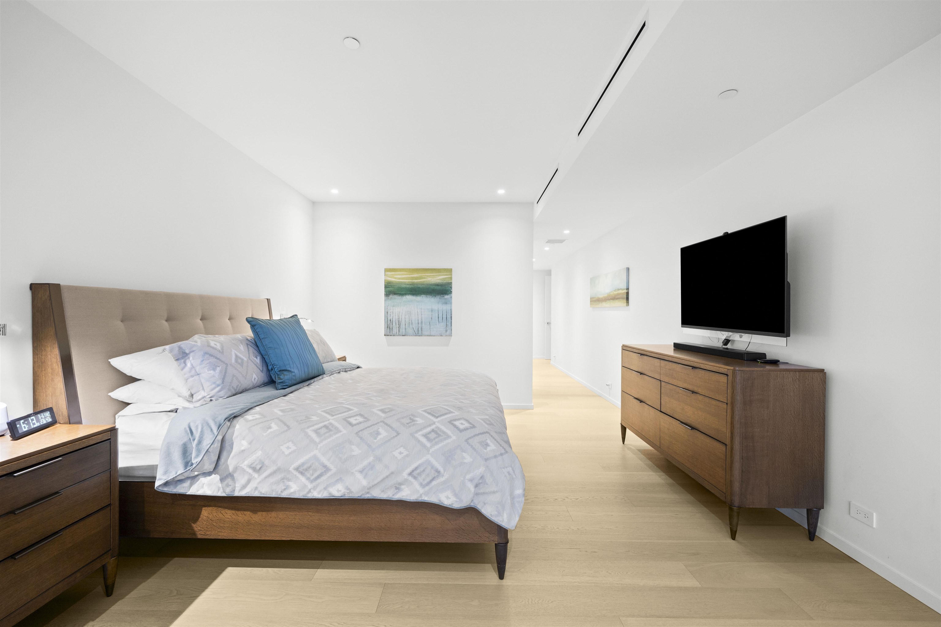 Listing image of 405 1355 BELLEVUE AVENUE