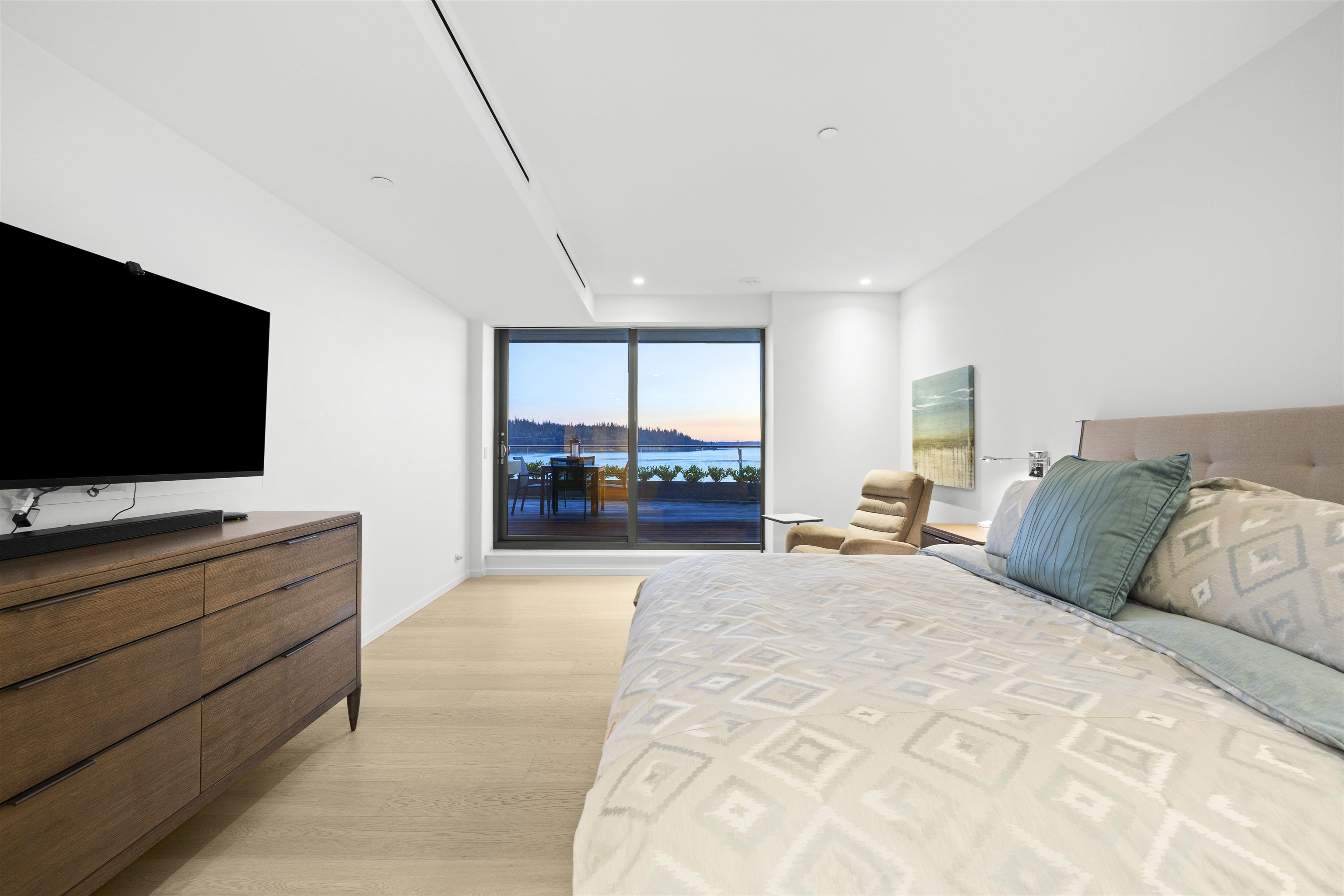 Listing image of 405 1355 BELLEVUE AVENUE