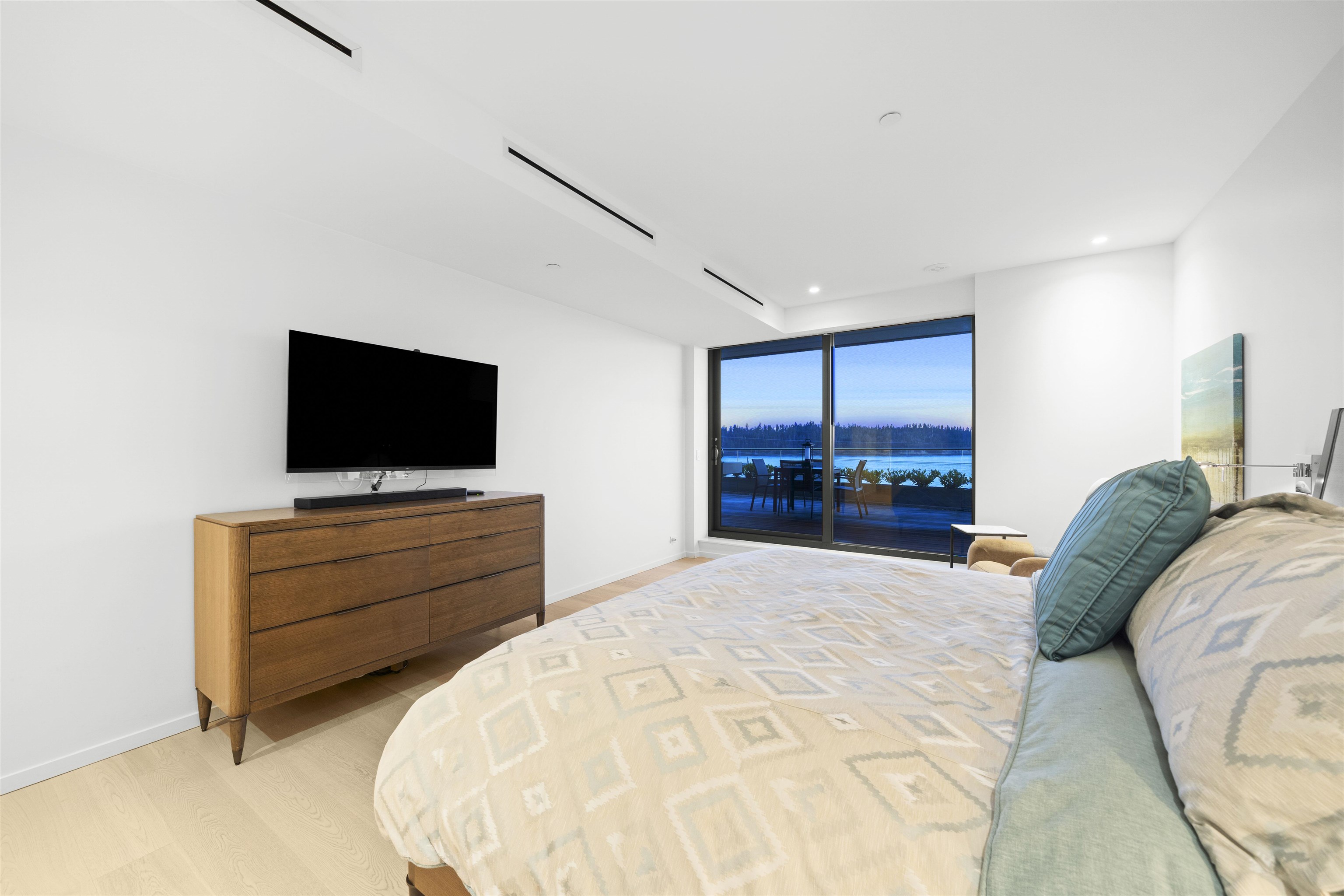 Listing image of 405 1355 BELLEVUE AVENUE
