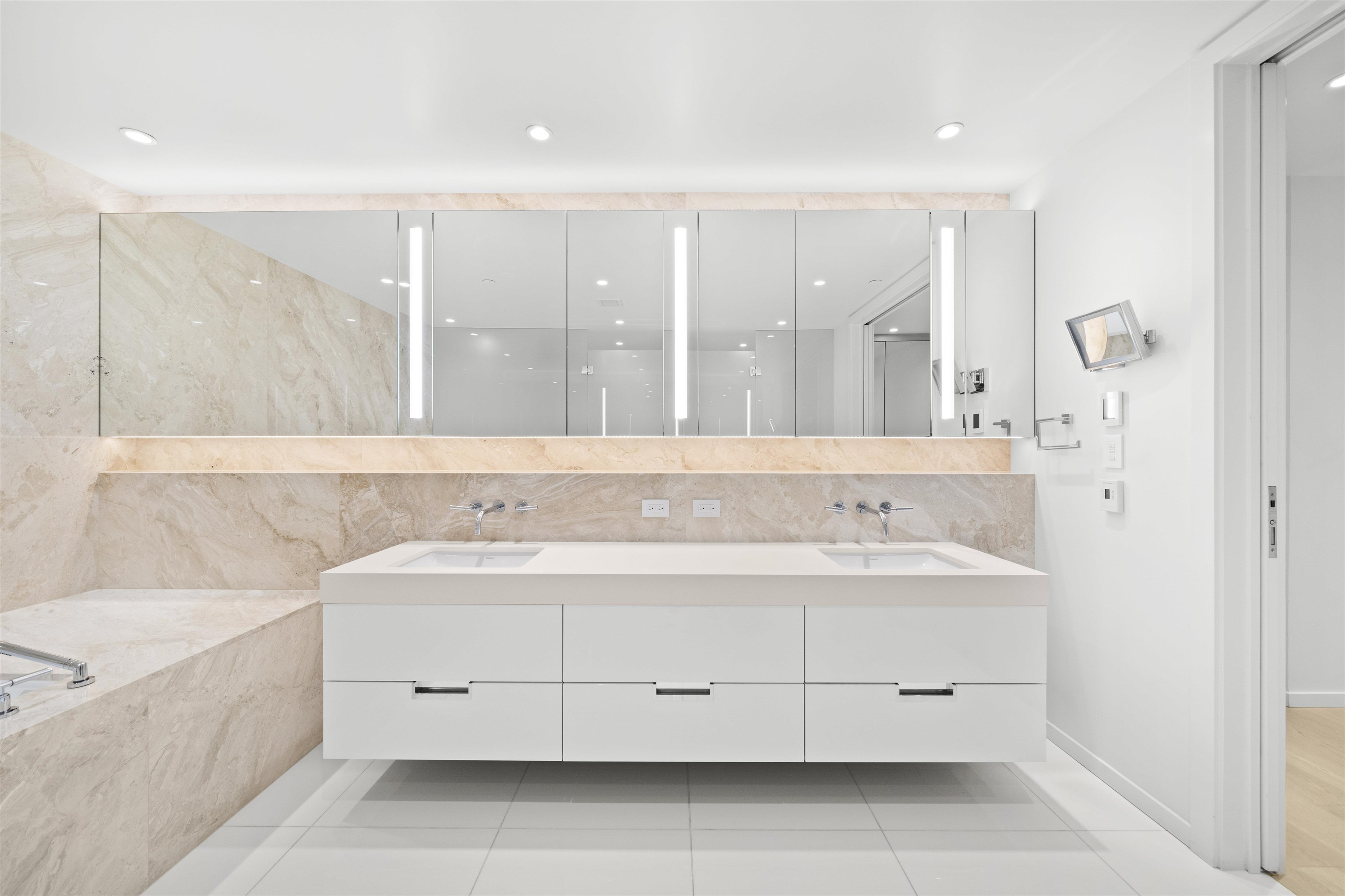 Listing image of 405 1355 BELLEVUE AVENUE
