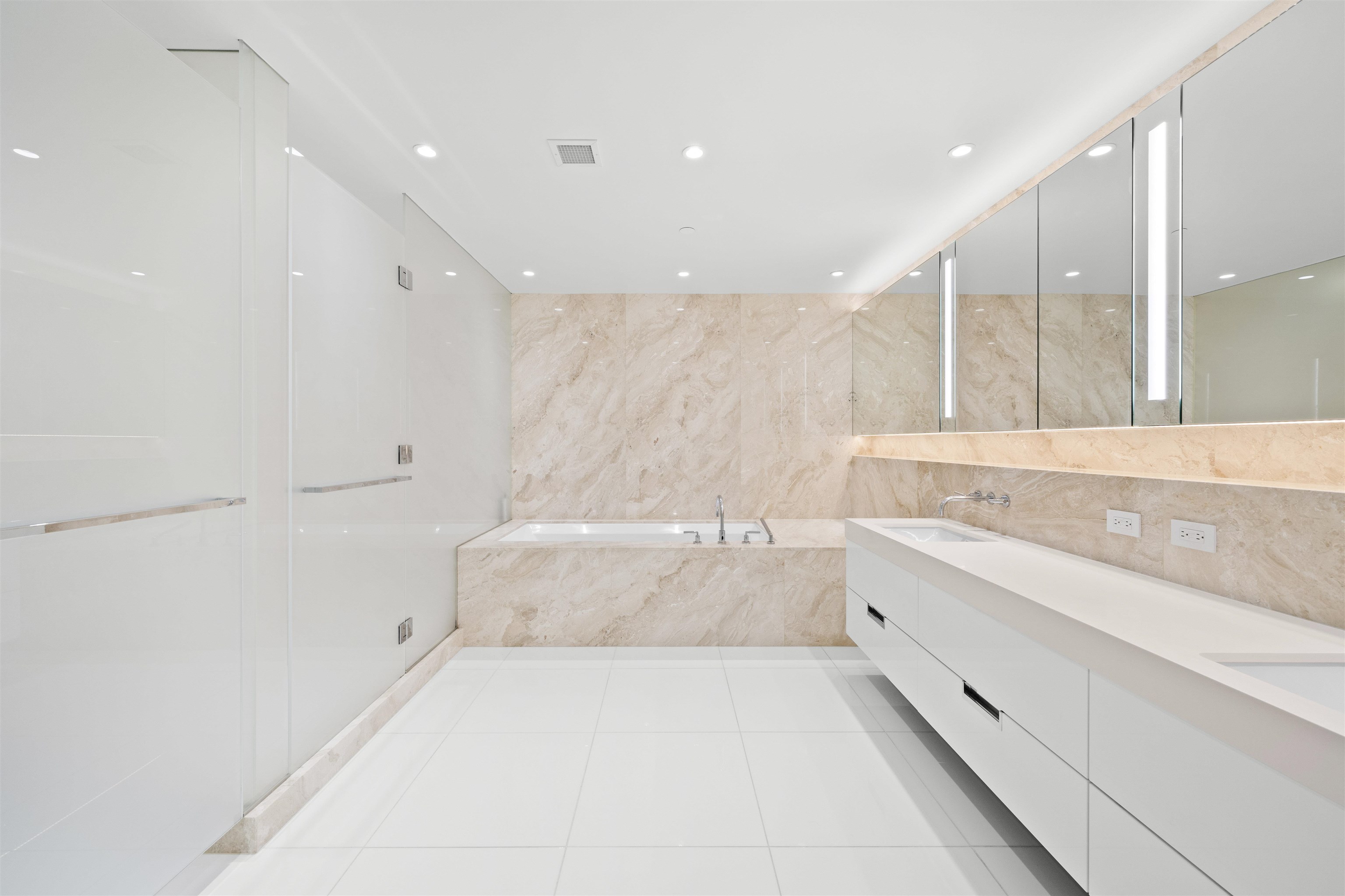 Listing image of 405 1355 BELLEVUE AVENUE
