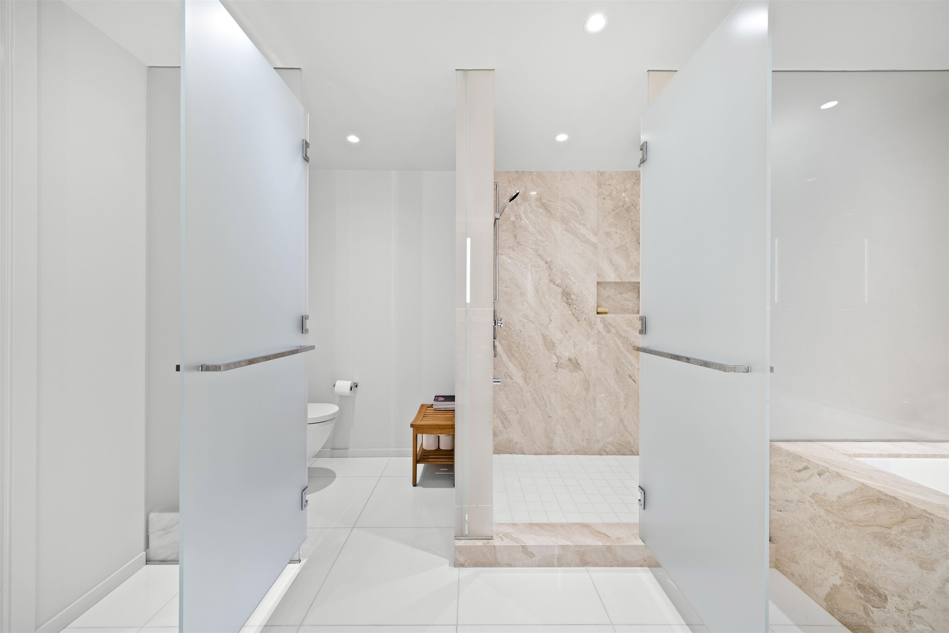Listing image of 405 1355 BELLEVUE AVENUE