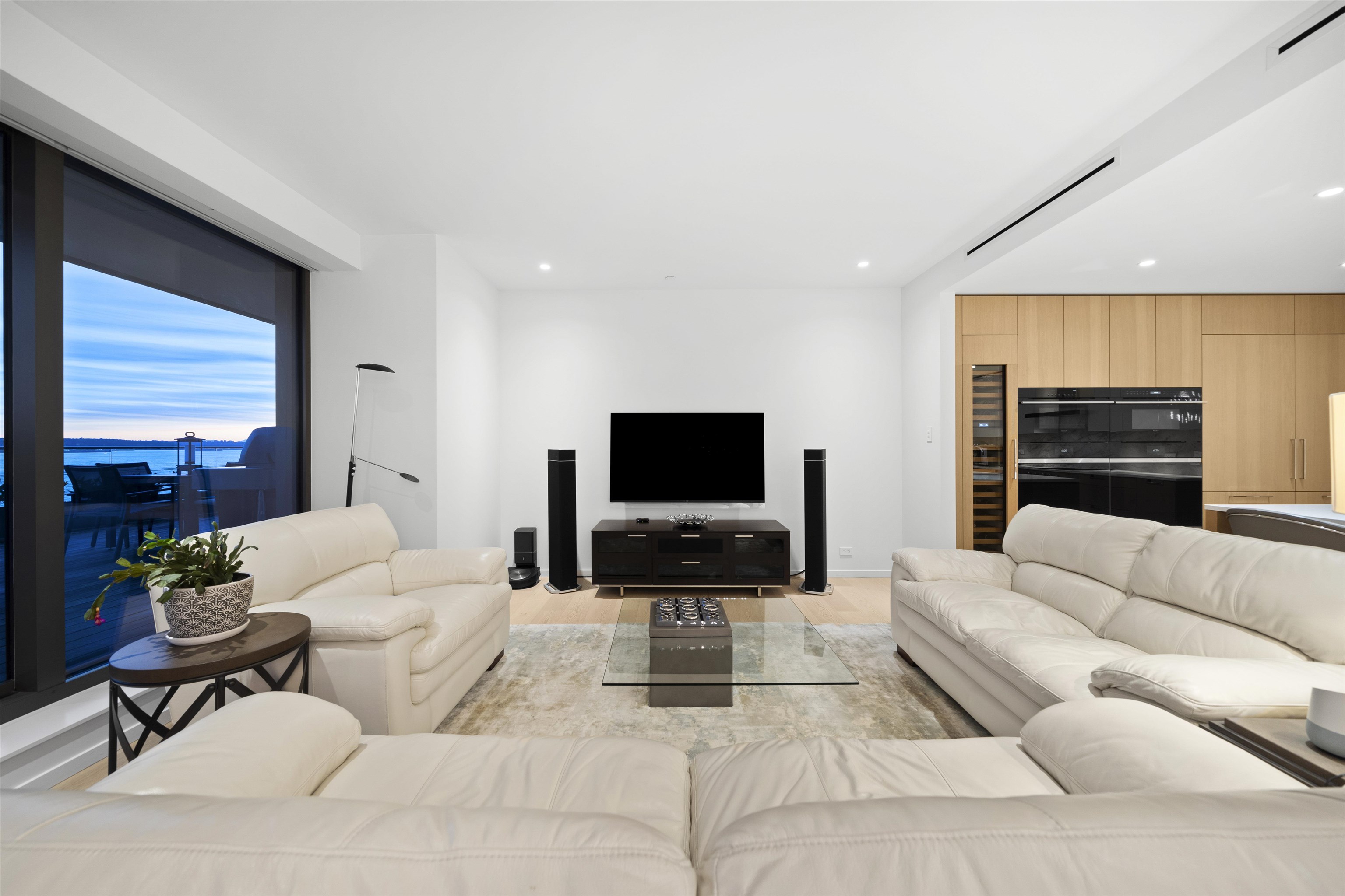 Listing image of 405 1355 BELLEVUE AVENUE