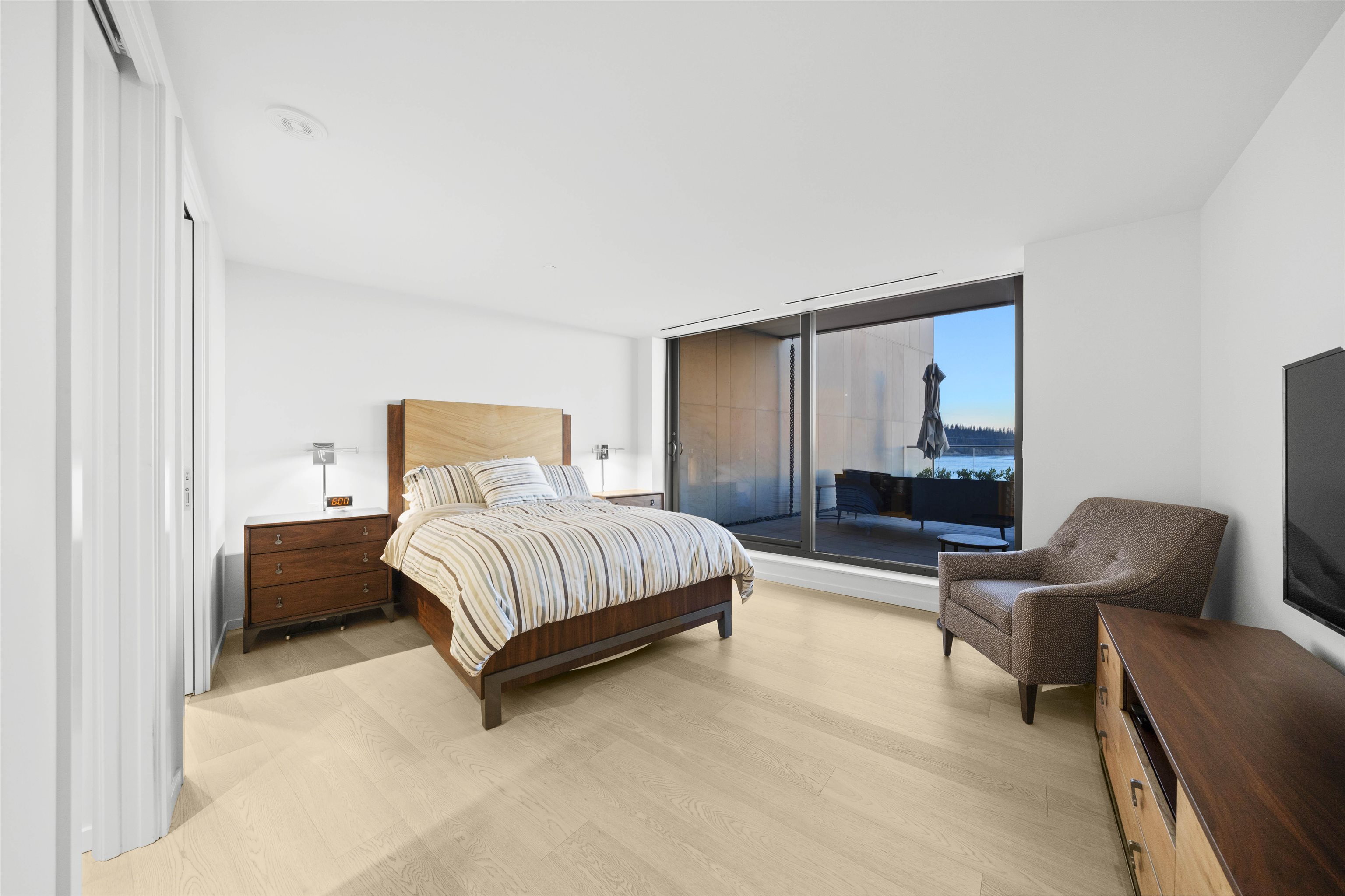Listing image of 405 1355 BELLEVUE AVENUE