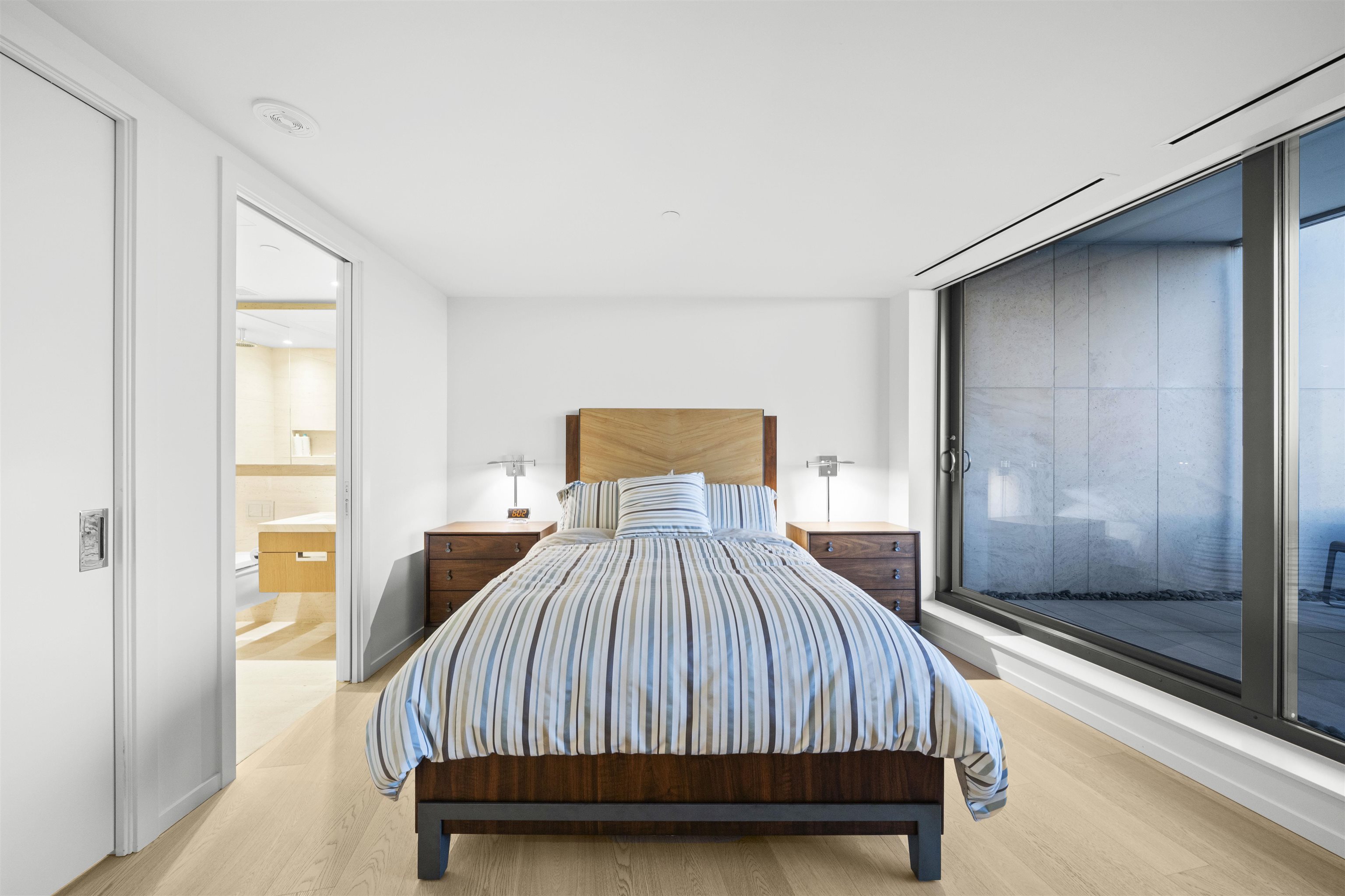 Listing image of 405 1355 BELLEVUE AVENUE
