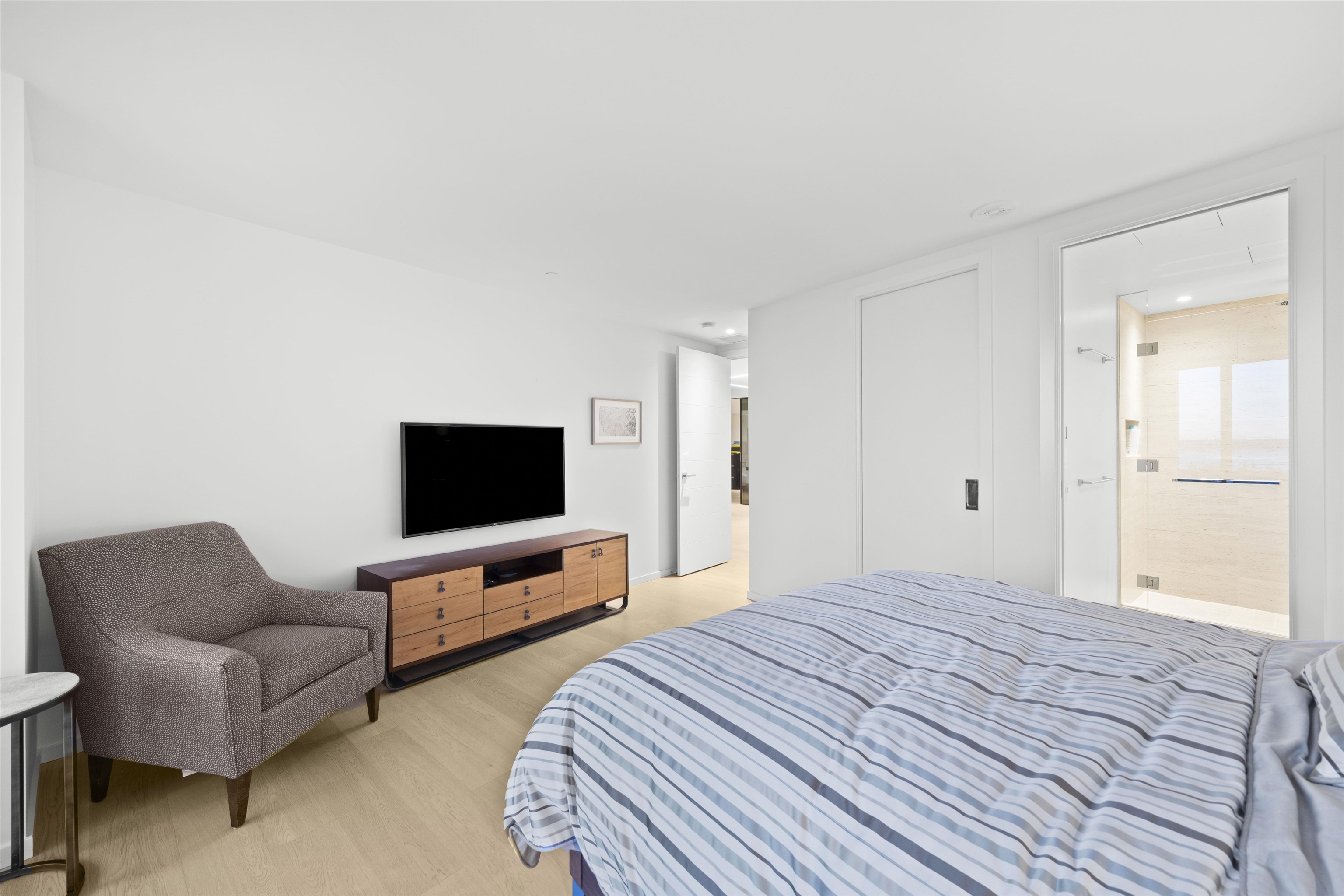Listing image of 405 1355 BELLEVUE AVENUE