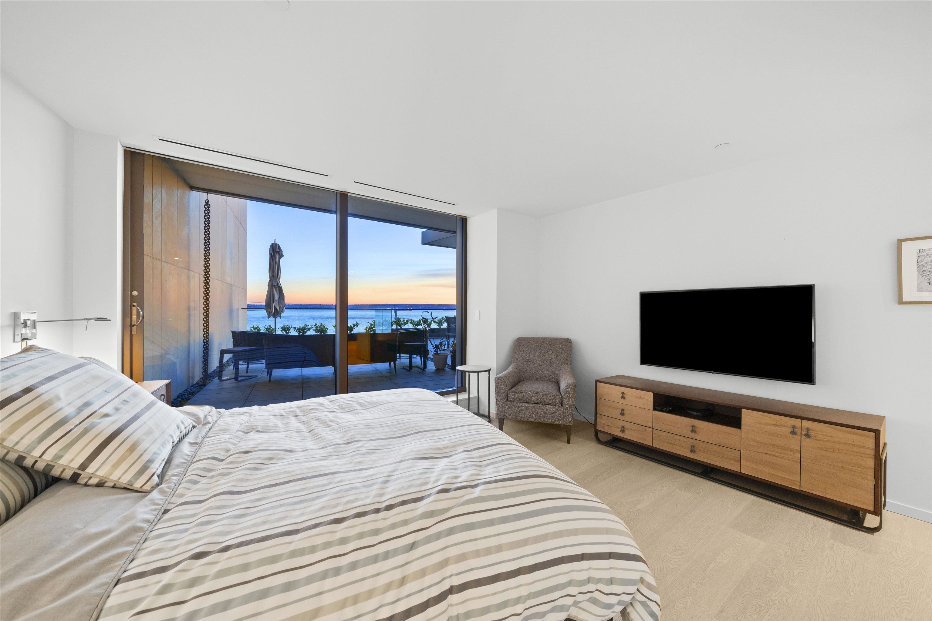 Listing image of 405 1355 BELLEVUE AVENUE